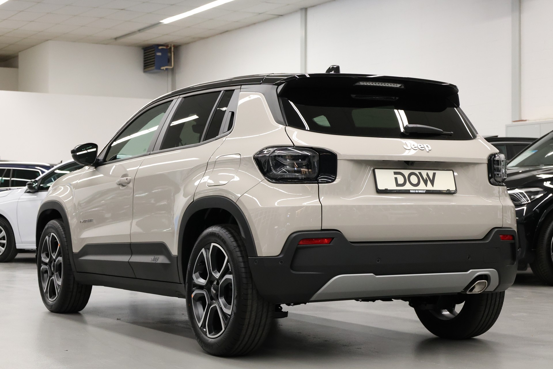 JEEP Avenger 1.2 MHEV Summit-image-8