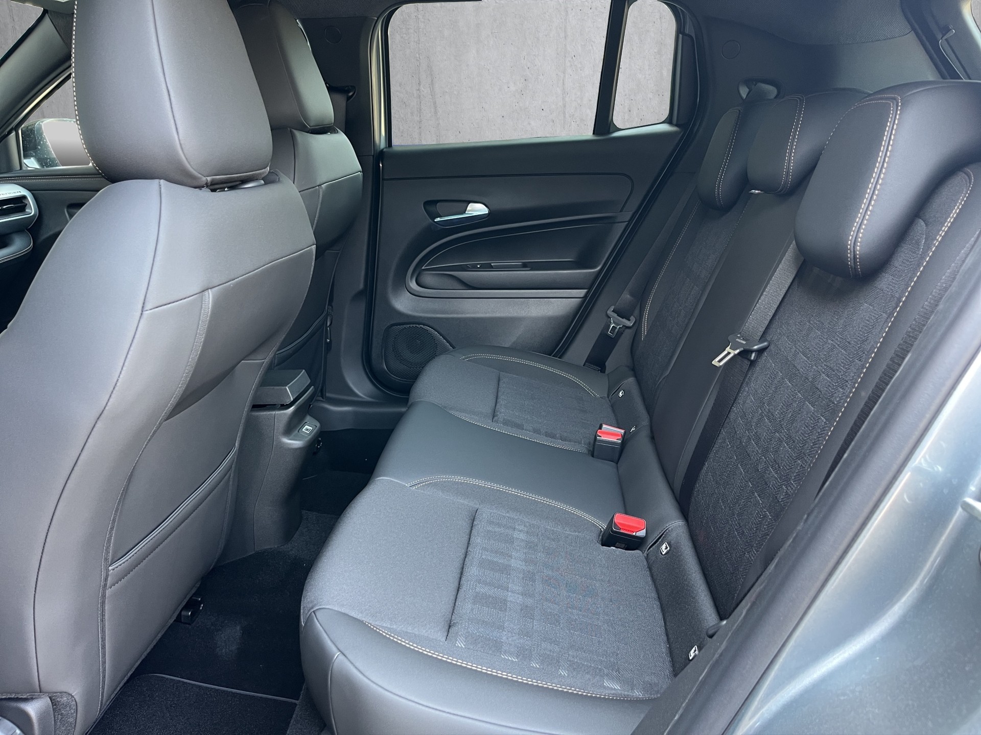 JEEP Avenger 1.2 MHEV 85th Anniv-image-12