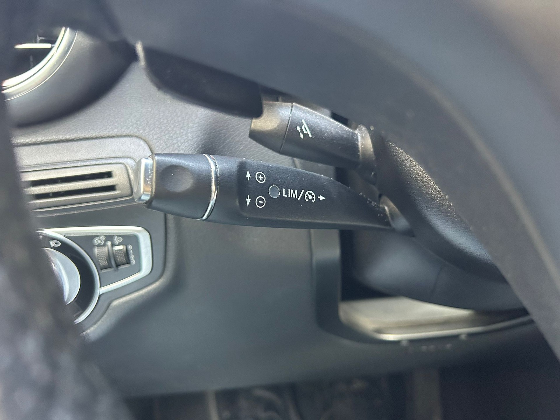 MERCEDES-BENZ GLC 250 4Matic 9G-Tronic-image-12