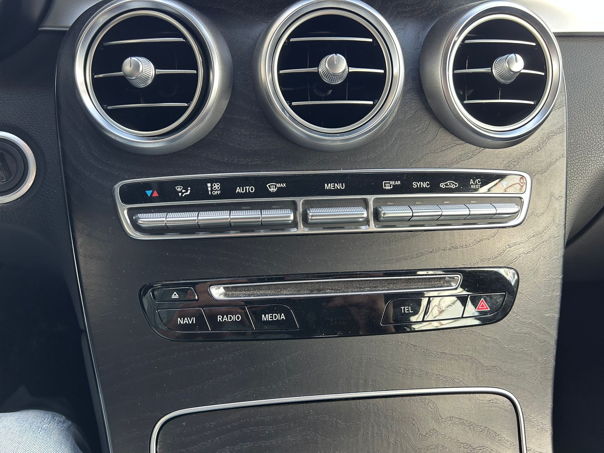 MERCEDES-BENZ GLC 250 4Matic 9G-Tronic-image-14
