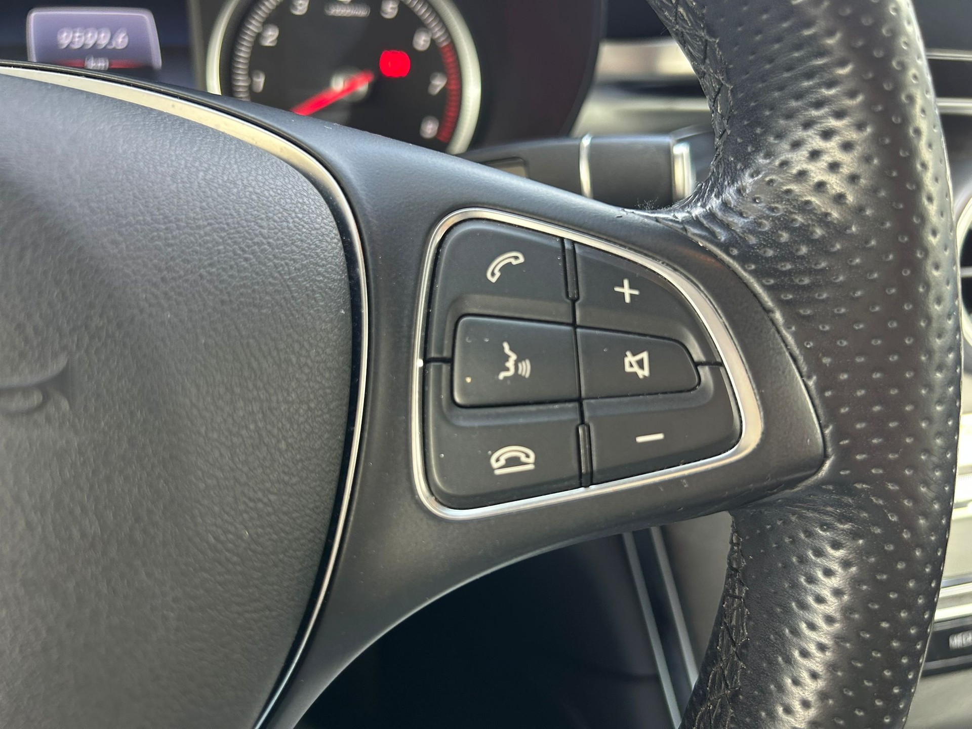 MERCEDES-BENZ GLC 250 4Matic 9G-Tronic-image-11