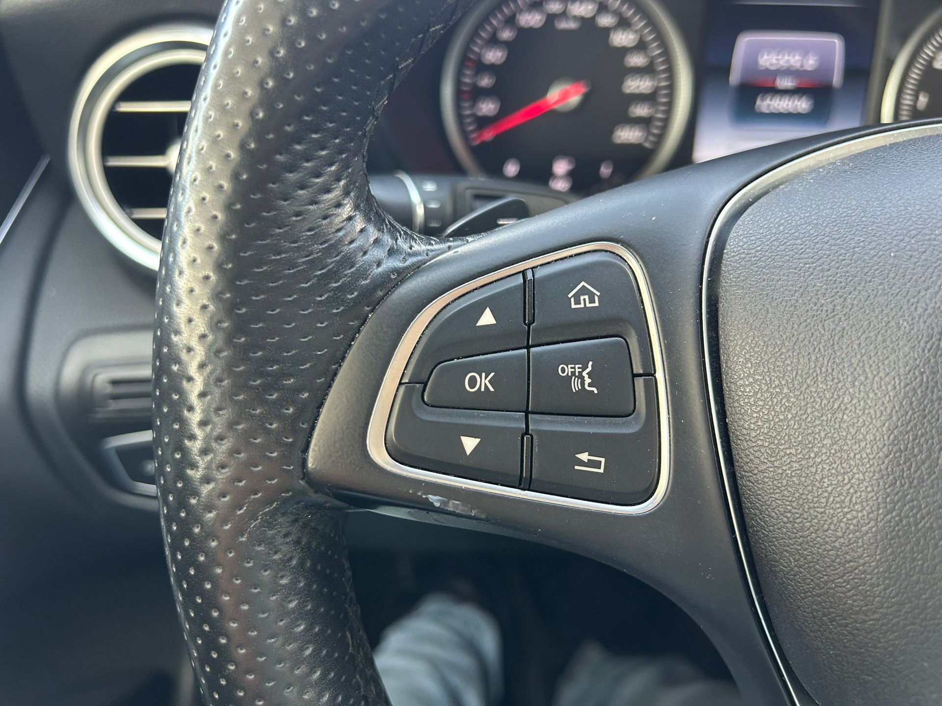 MERCEDES-BENZ GLC 250 4Matic 9G-Tronic-image-10