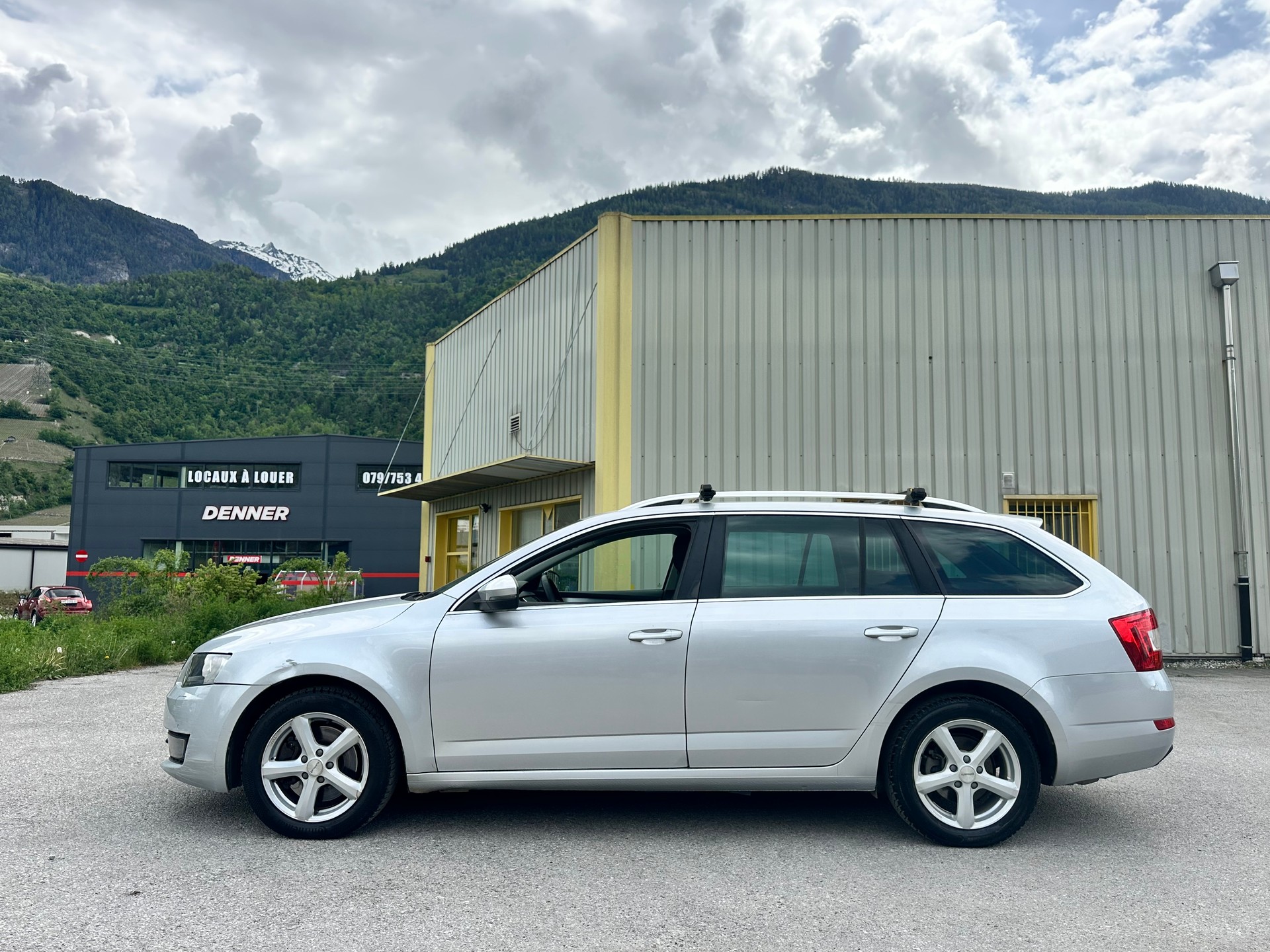 SKODA Octavia Combi 1.8 TSI Ambition 4x4 DSG-image-5