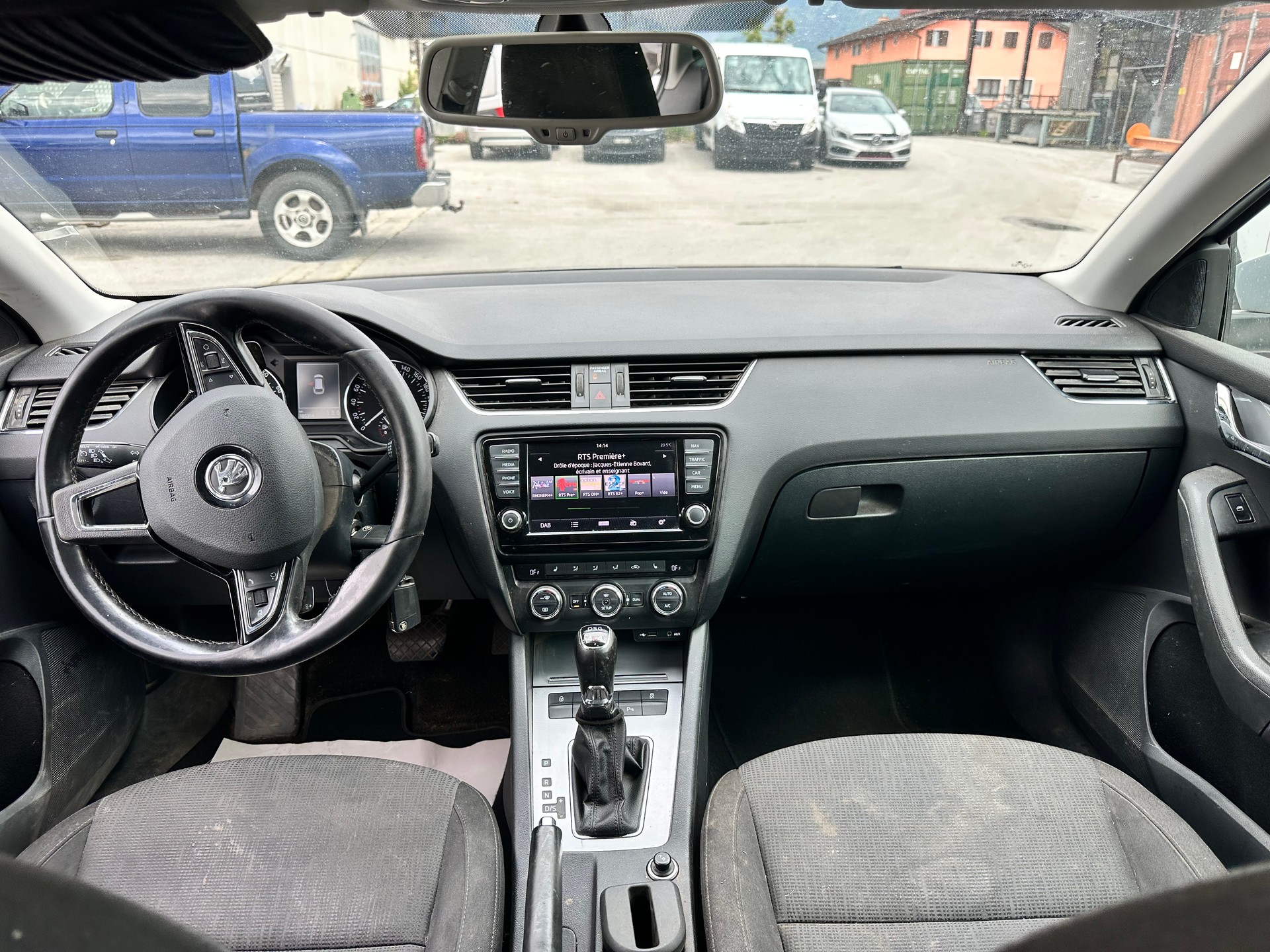 SKODA Octavia Combi 1.8 TSI Ambition 4x4 DSG-image-11