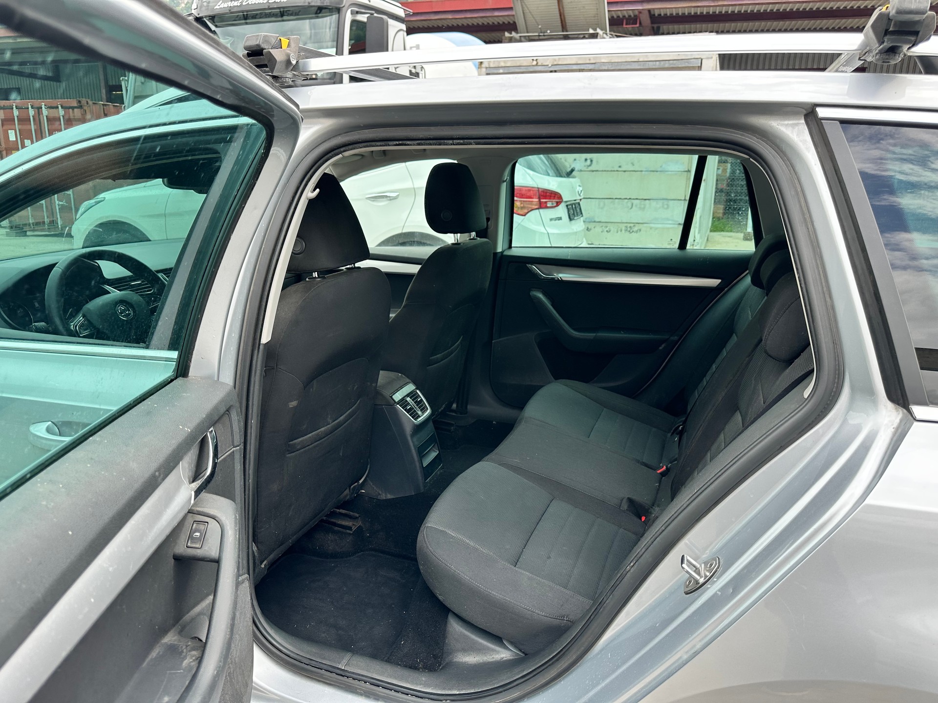 SKODA Octavia Combi 1.8 TSI Ambition 4x4 DSG-image-15
