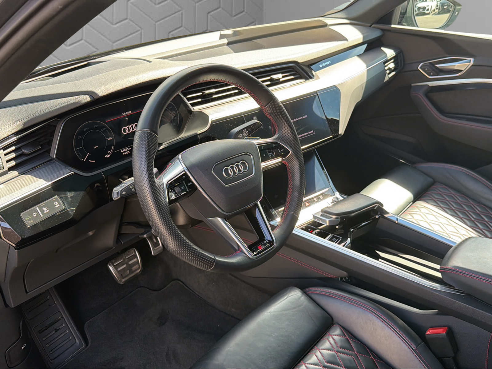 AUDI Q8 Sportback 55 e-tron Black Edition quattro-image-11