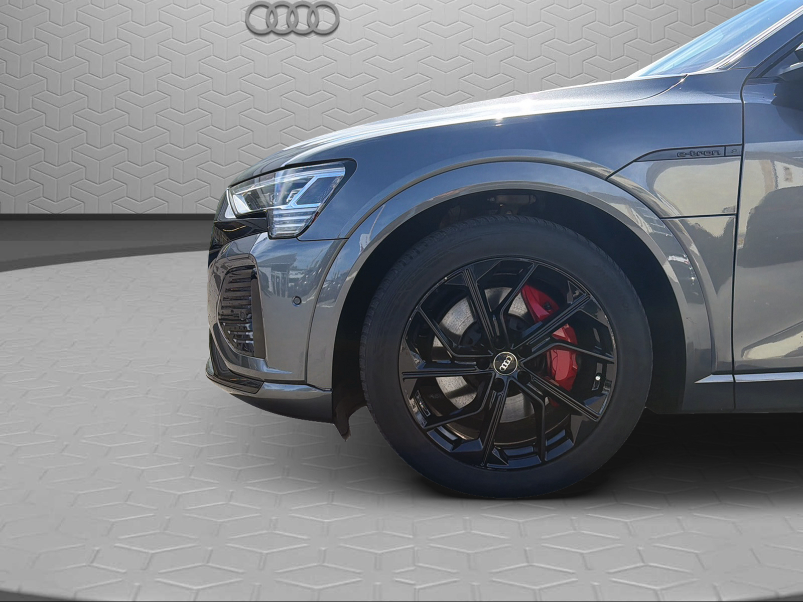 AUDI Q8 Sportback 55 e-tron Black Edition quattro-image-8