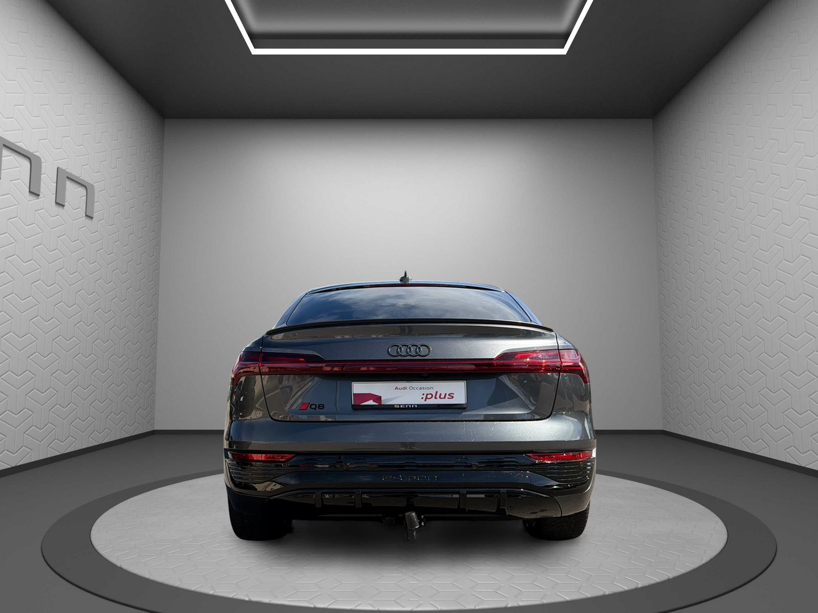 AUDI Q8 Sportback 55 e-tron Black Edition quattro-image-4