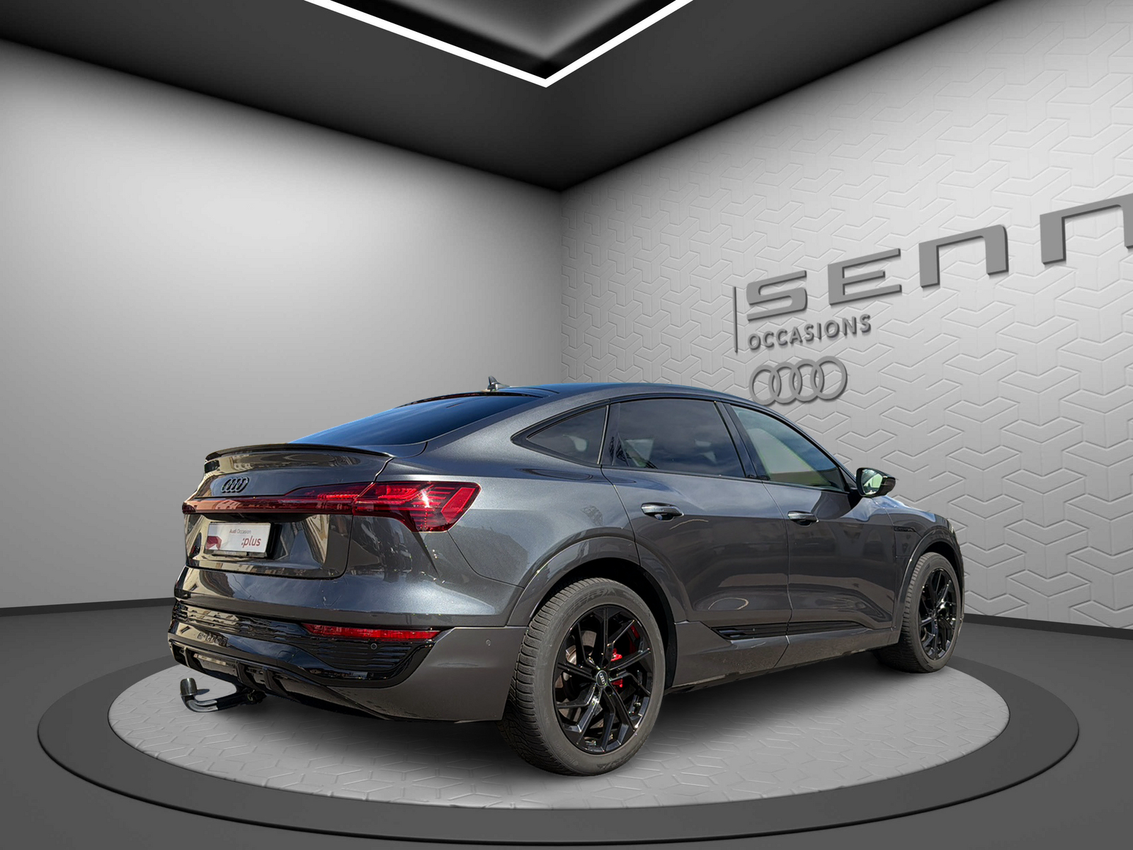 AUDI Q8 Sportback 55 e-tron Black Edition quattro-image-5