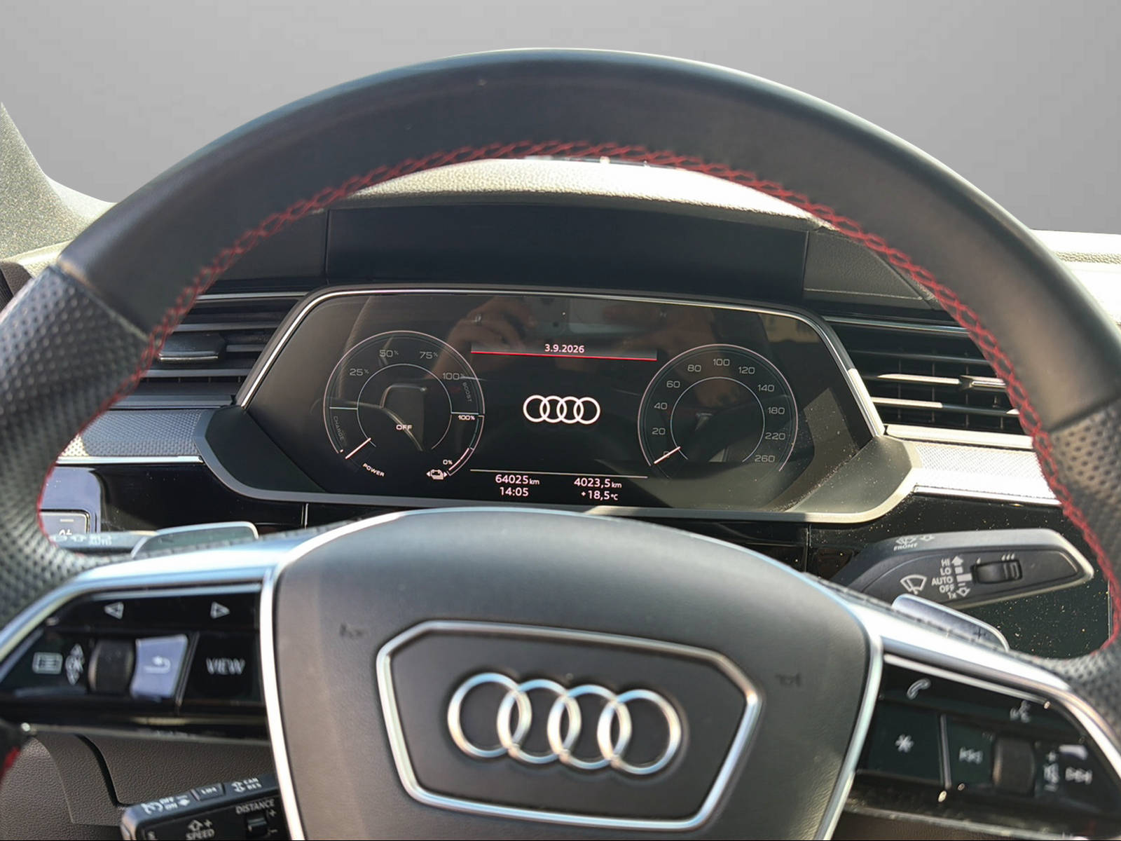AUDI Q8 Sportback 55 e-tron Black Edition quattro-image-13