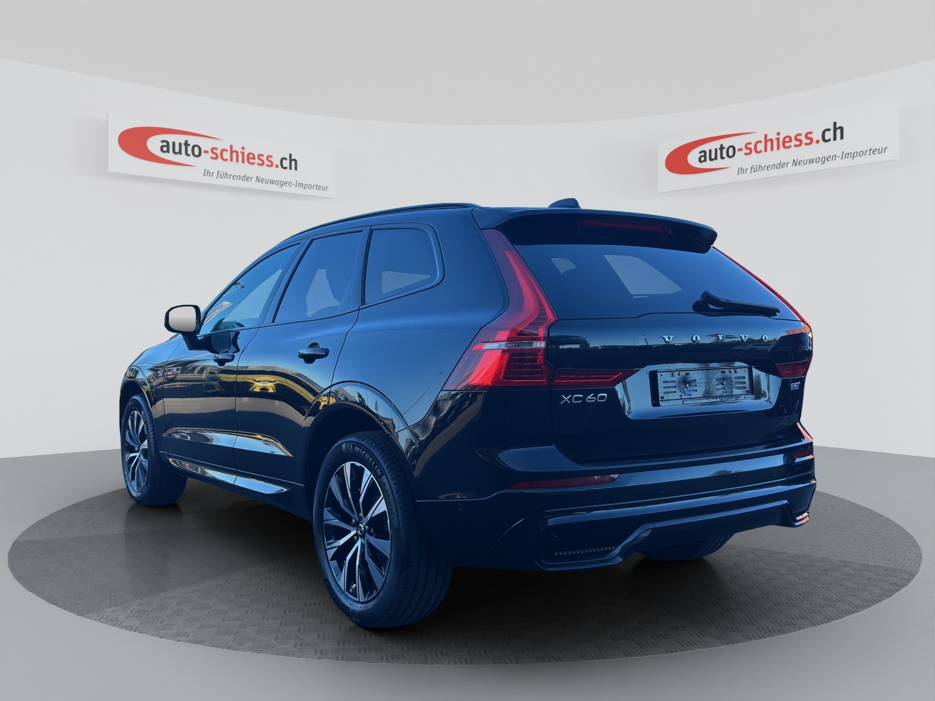 VOLVO XC60 B5 Benzin Mild Hybrid AWD Plus Dark Geartronic-image-14