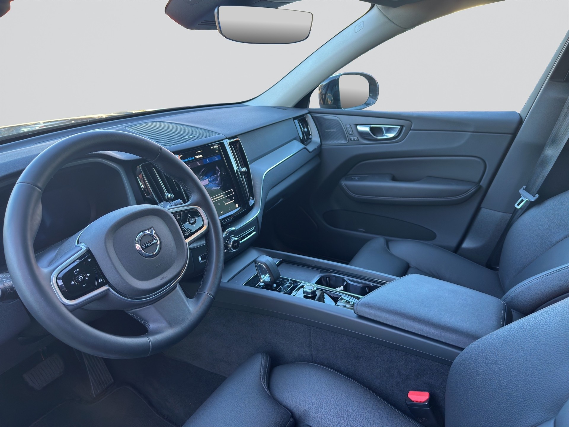 VOLVO XC60 B5 Benzin Mild Hybrid AWD Plus Dark Geartronic-image-4