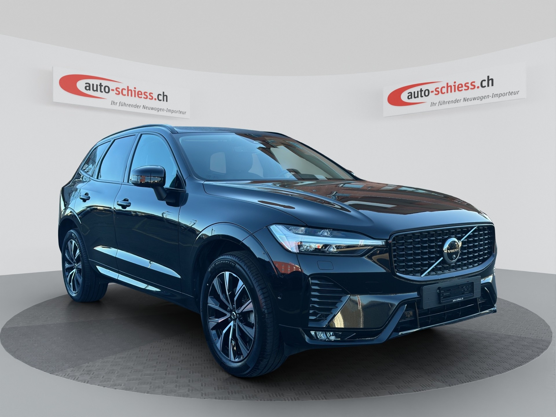 VOLVO XC60 B5 Benzin Mild Hybrid AWD Plus Dark Geartronic-image-0