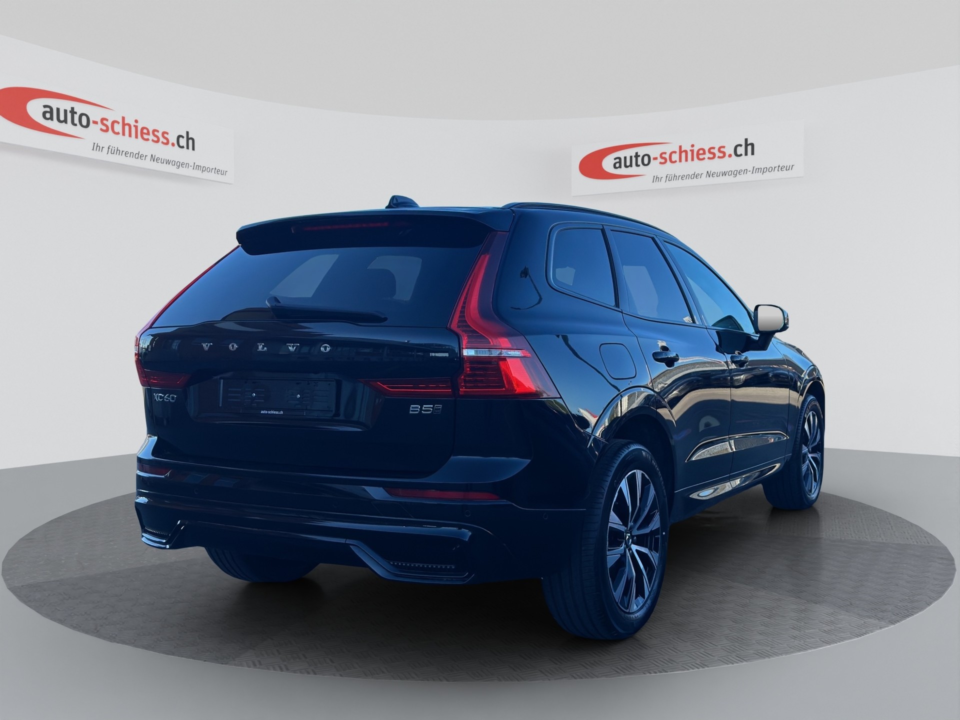 VOLVO XC60 B5 Benzin Mild Hybrid AWD Plus Dark Geartronic-image-6