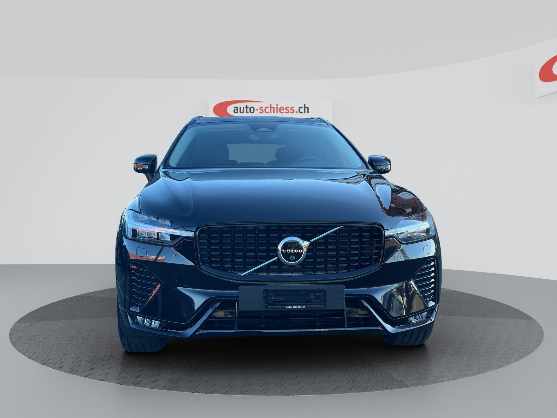 VOLVO XC60 B5 Benzin Mild Hybrid AWD Plus Dark Geartronic-image-1