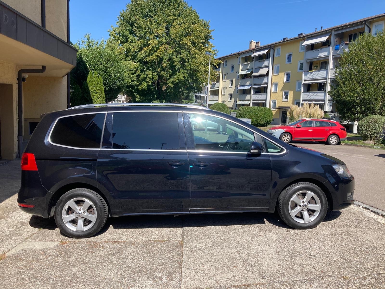 VW Sharan 2.0 TDI BlueMotion Technology Highline DSG-image-3