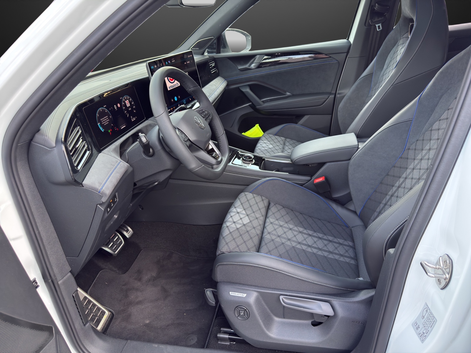 VW Tiguan 2.0 TDI SCR R-Line 4Motion DSG-image-8
