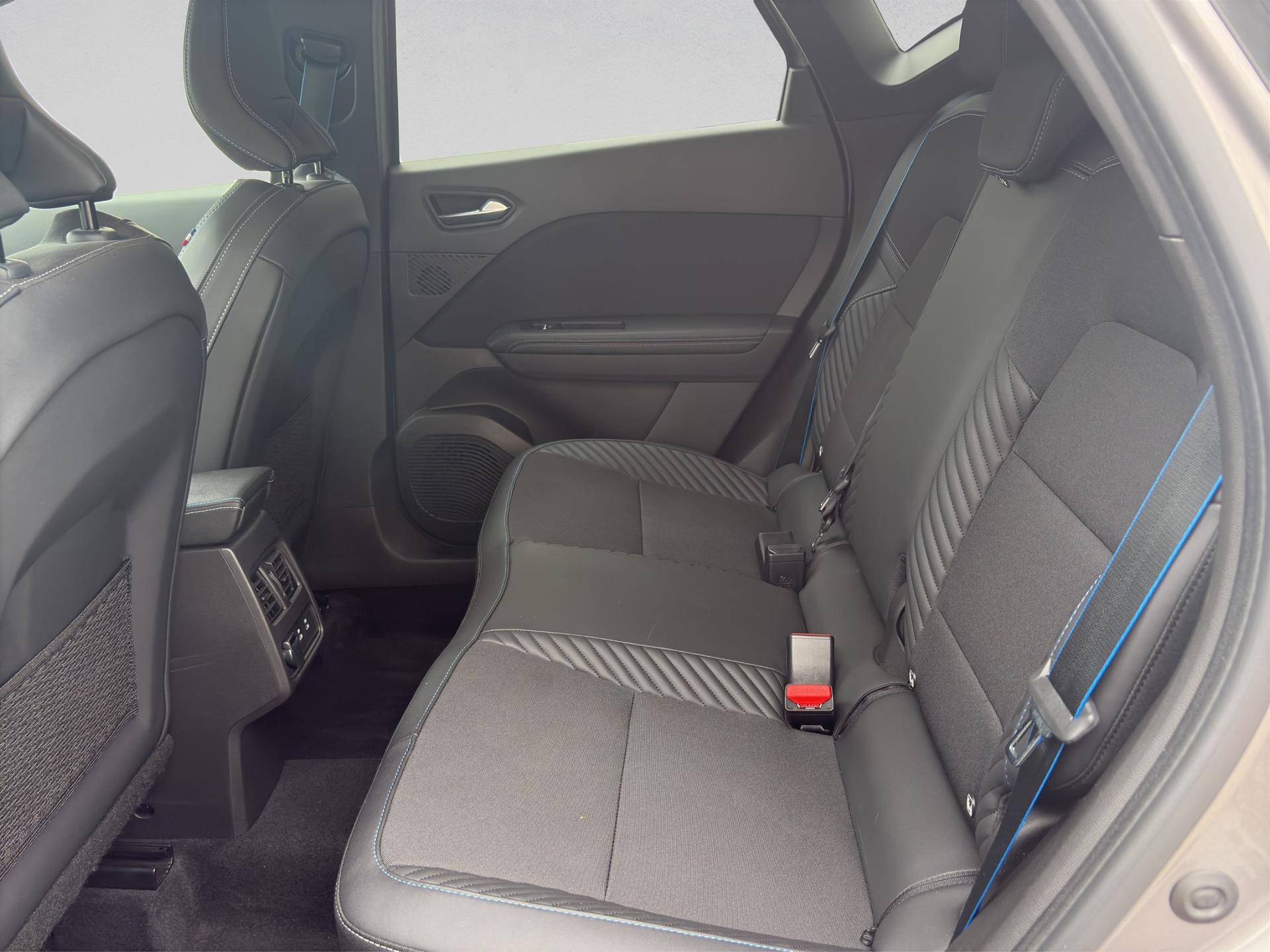 RENAULT Captur 1.3 TCe Esprit Alpine EDC-image-13