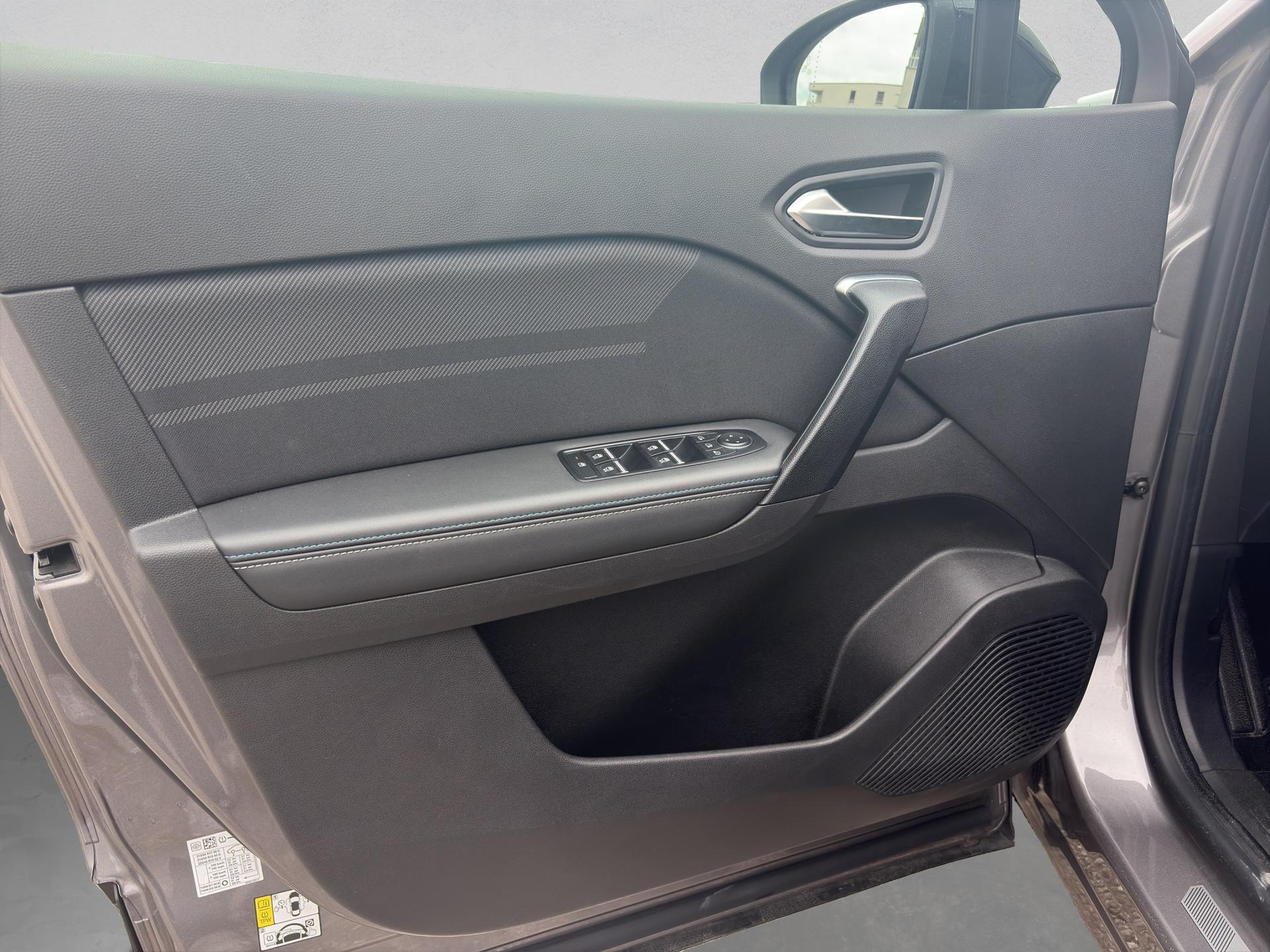 RENAULT Captur 1.3 TCe Esprit Alpine EDC-image-21