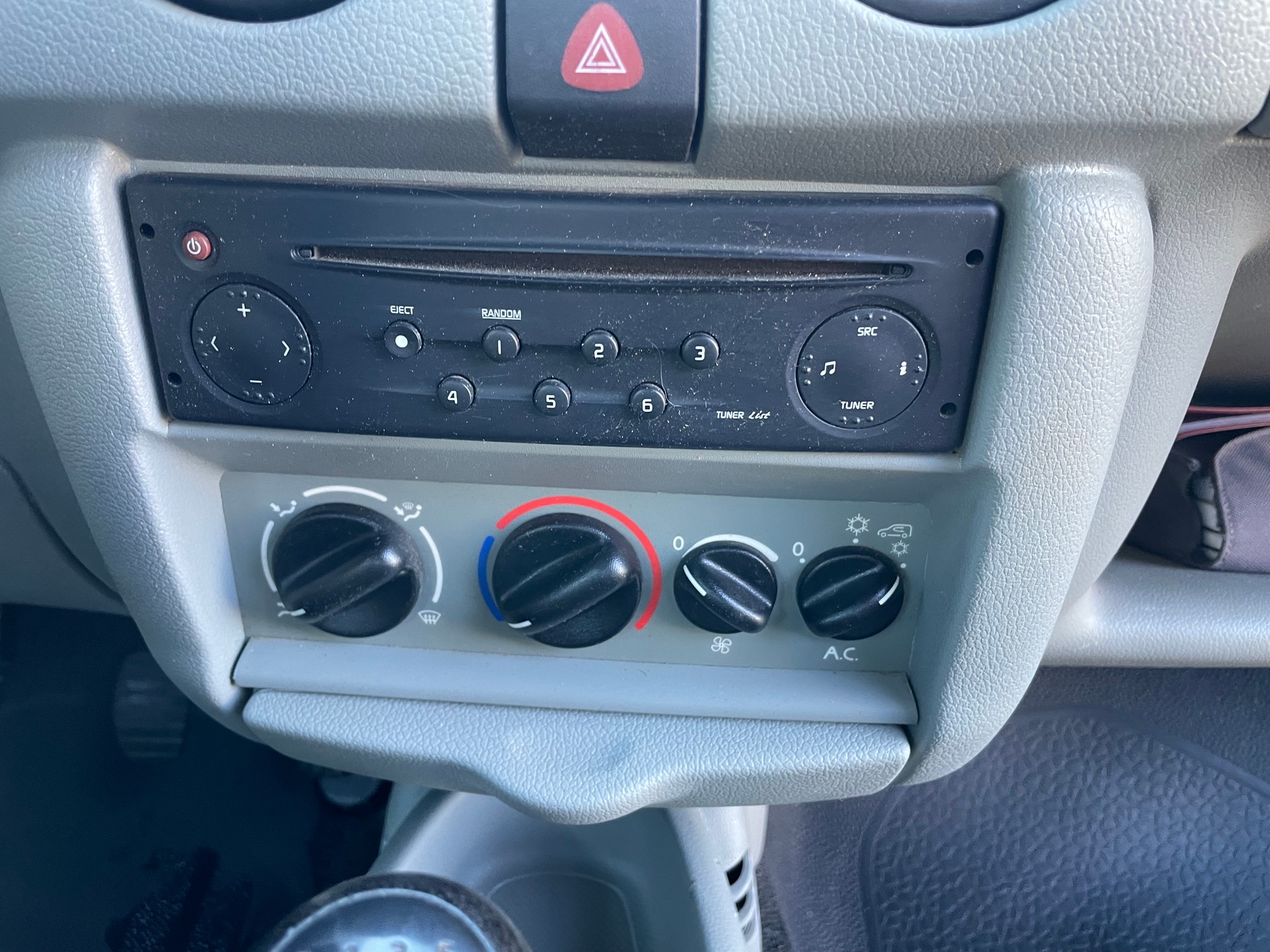 RENAULT Kangoo 1.6 16V Edition 4X4-image-9