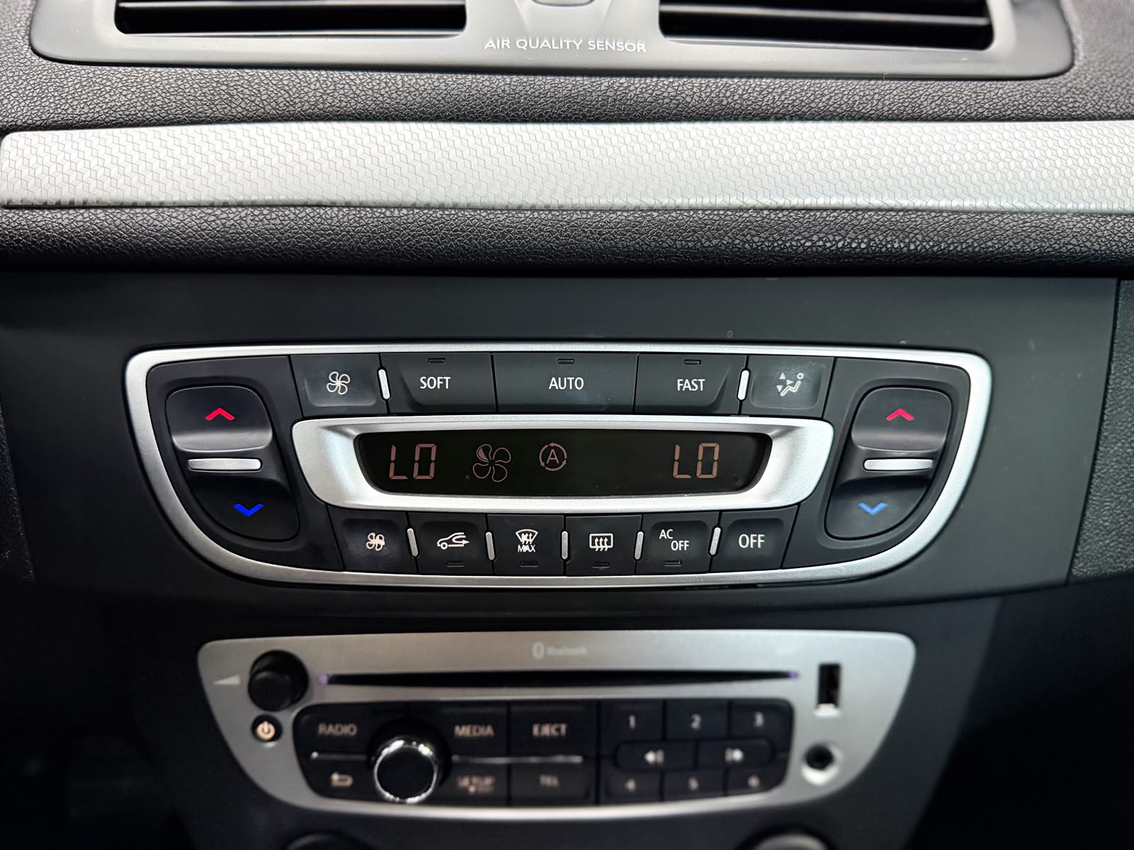RENAULT Mégane 1.5 dCi Dynamique EDC-image-13