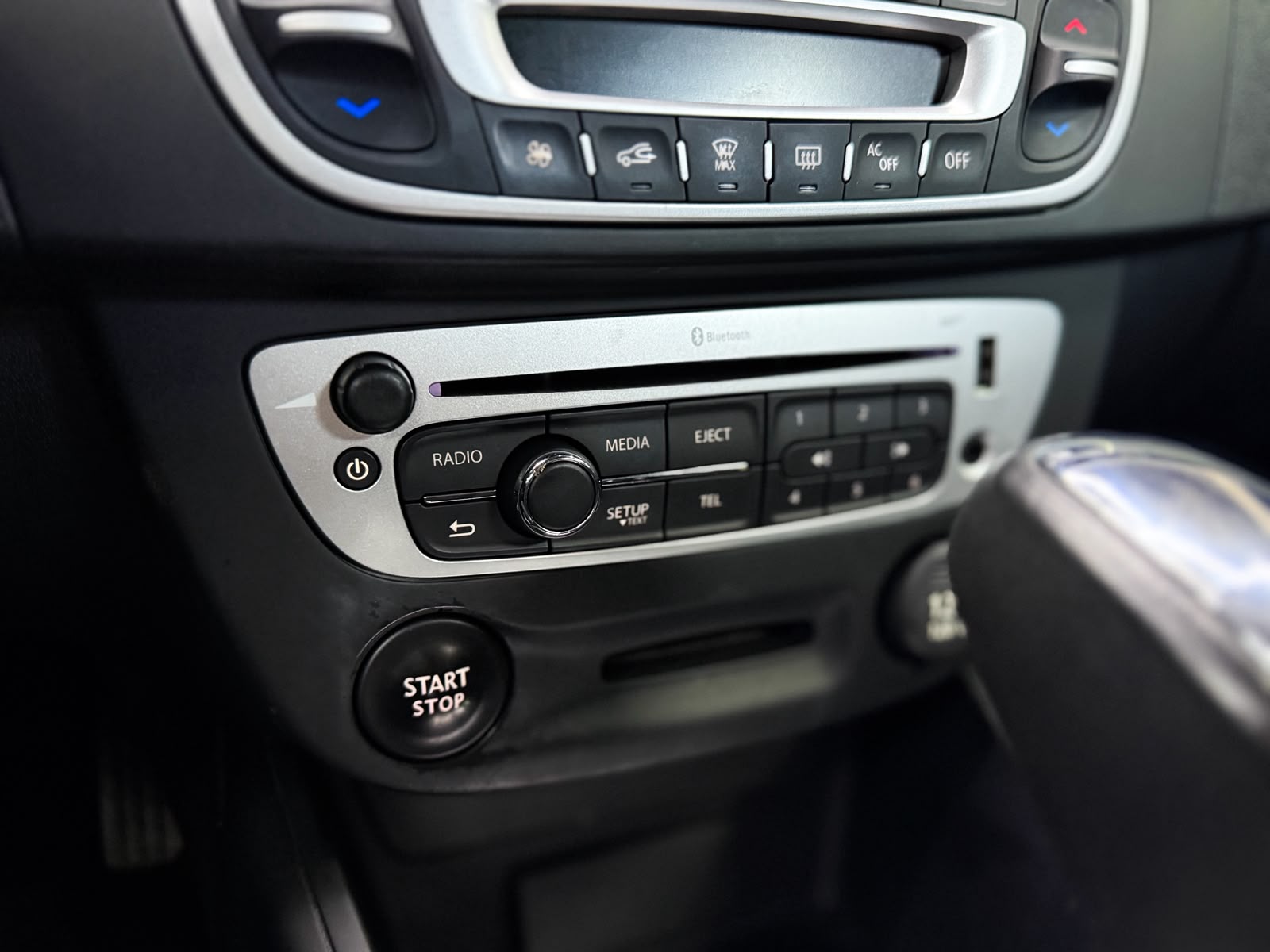 RENAULT Mégane 1.5 dCi Dynamique EDC-image-14