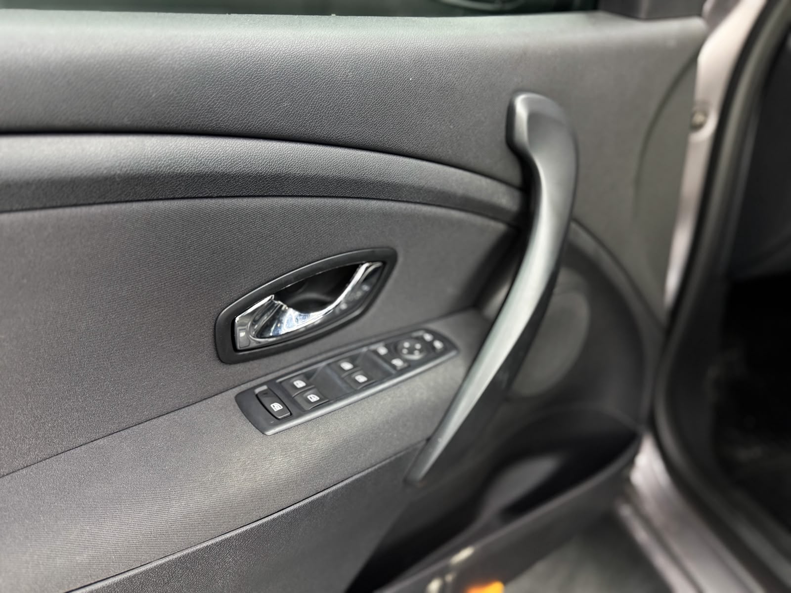 RENAULT Mégane 1.5 dCi Dynamique EDC-image-17