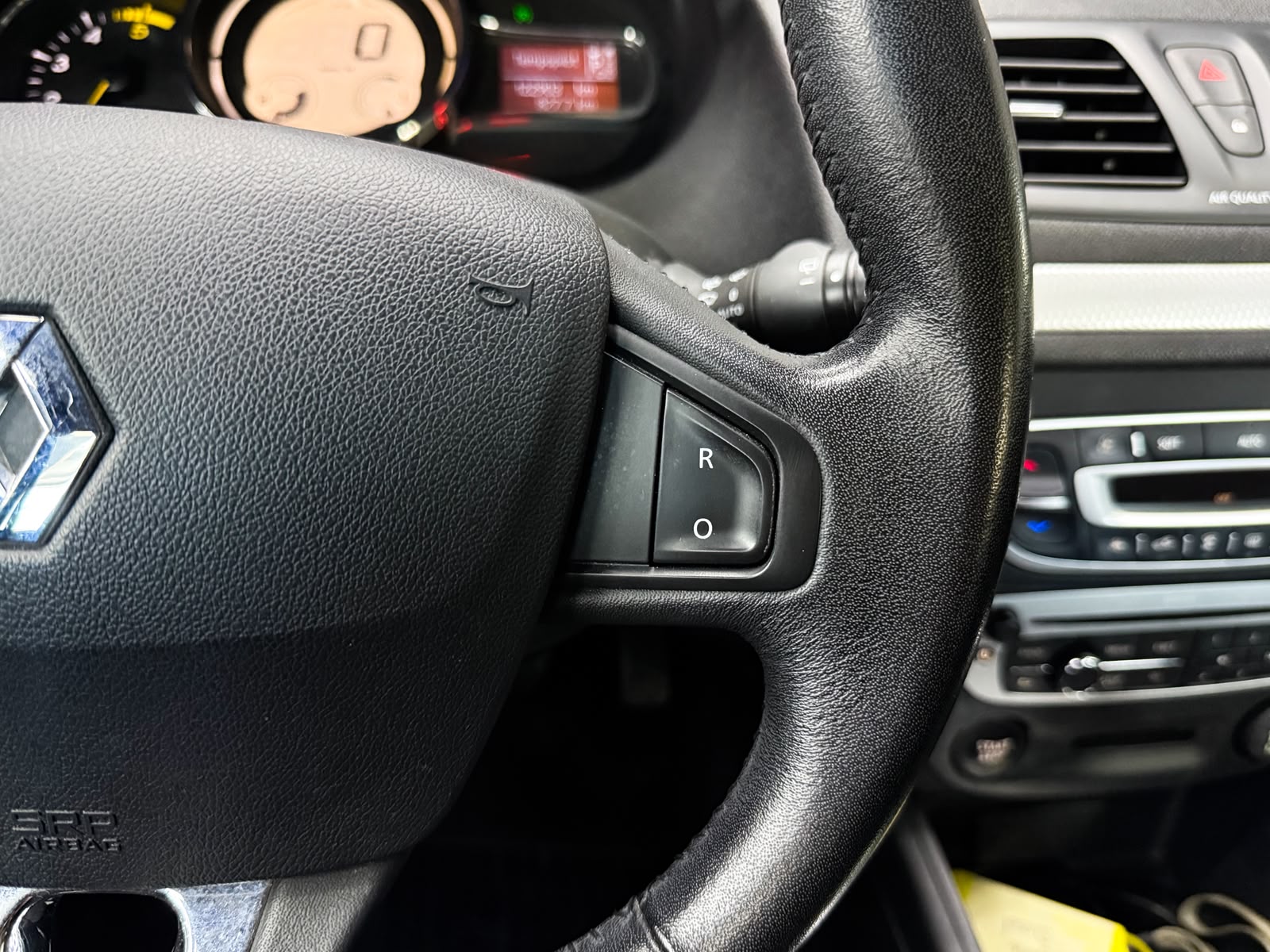 RENAULT Mégane 1.5 dCi Dynamique EDC-image-12