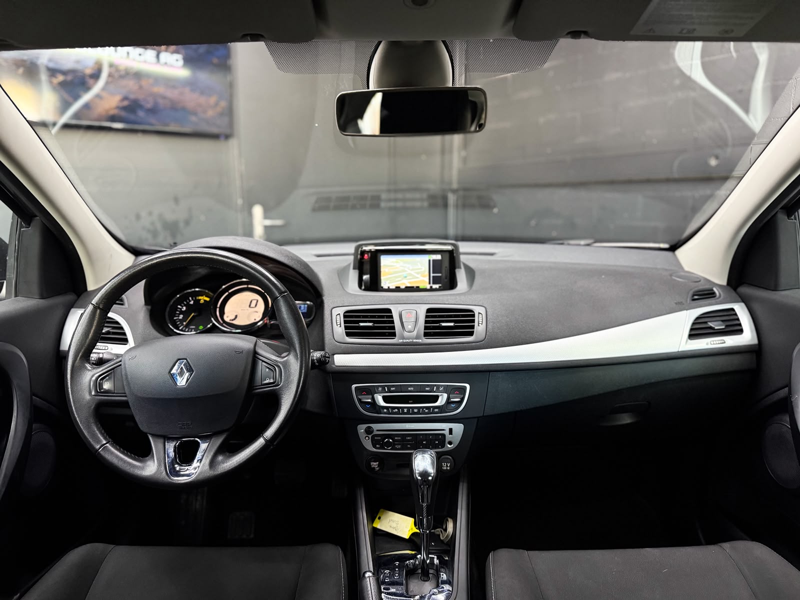 RENAULT Mégane 1.5 dCi Dynamique EDC-image-9