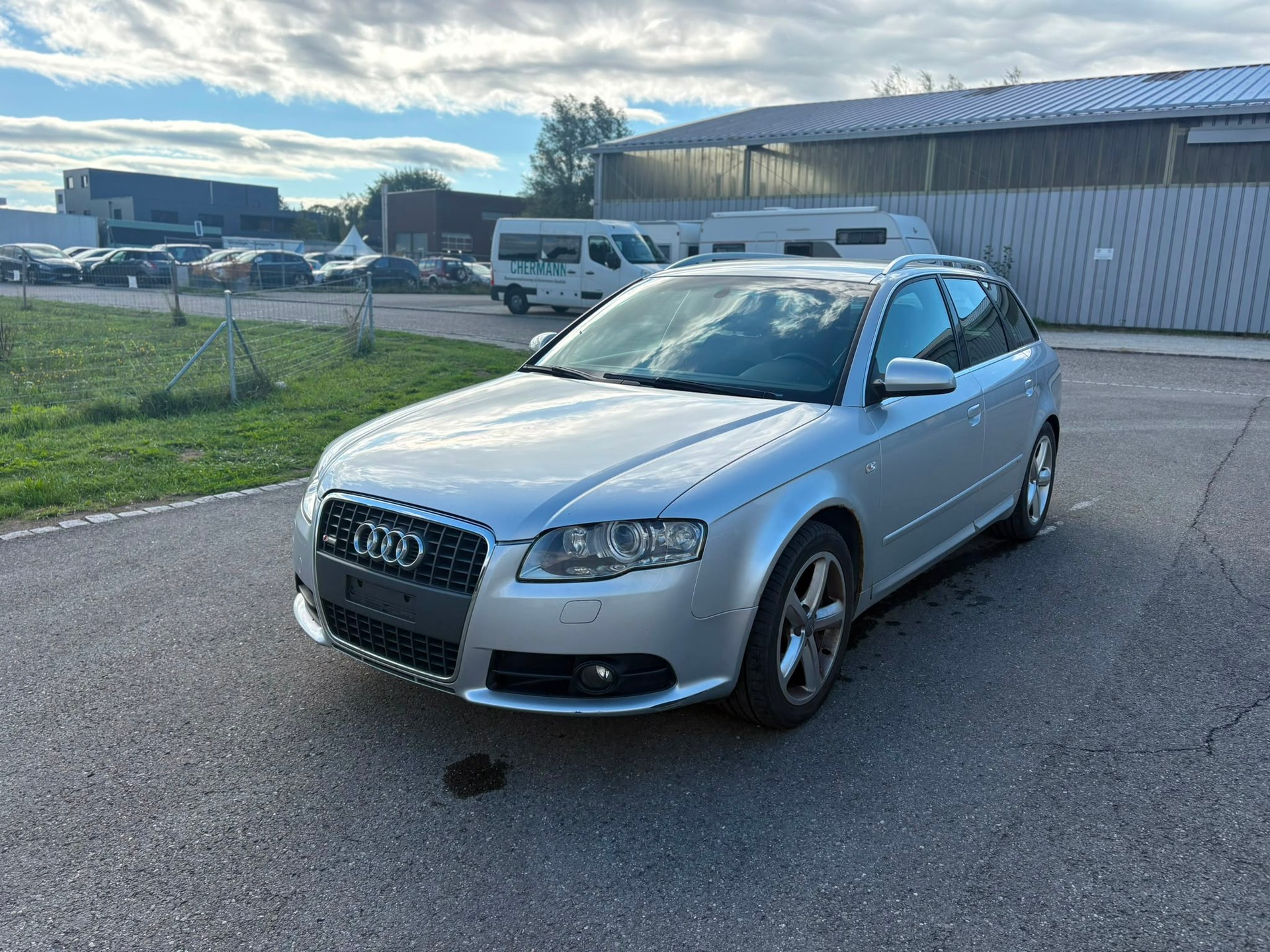 AUDI A4 Avant 2.0 Turbo FSI-image-1