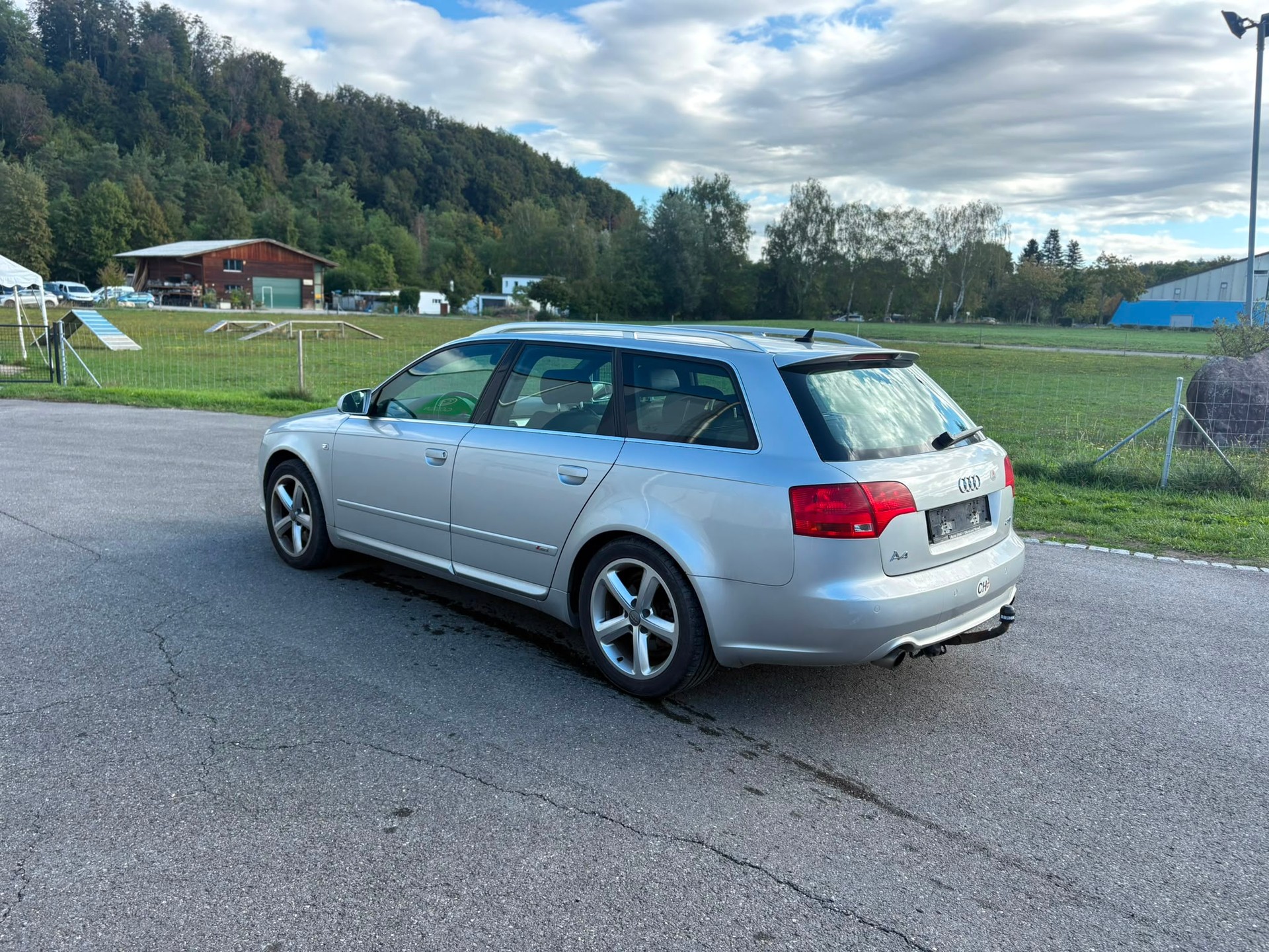 AUDI A4 Avant 2.0 Turbo FSI-image-4