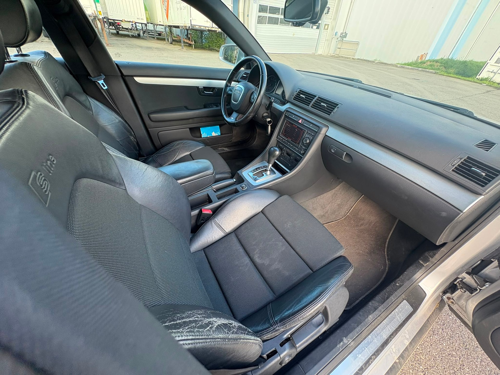 AUDI A4 Avant 2.0 Turbo FSI-image-2