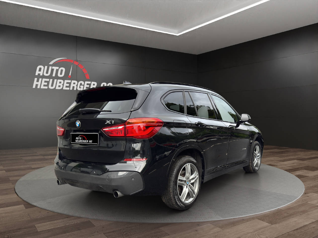 BMW X1 20i xDrive SAG-showroom-element-2