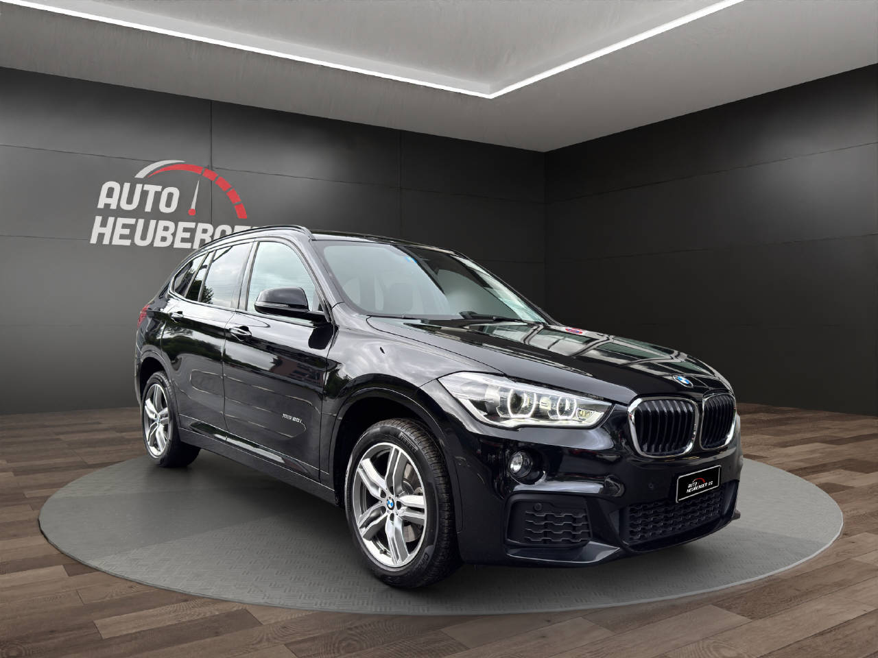 BMW X1 20i xDrive SAG-showroom-element-3