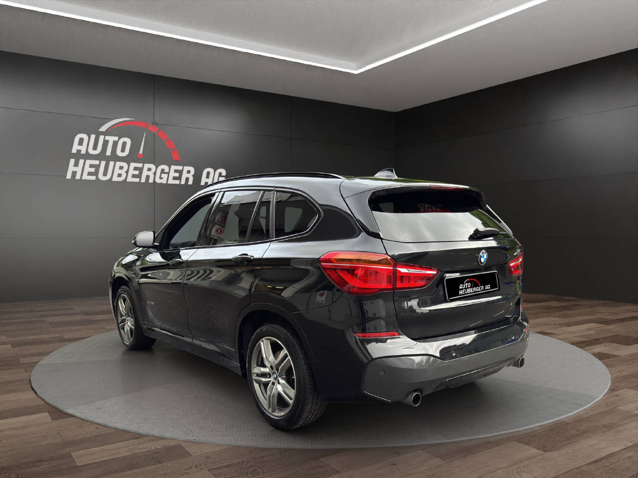 BMW X1 20i xDrive SAG-showroom-element-1