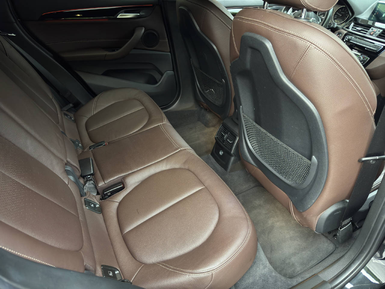 BMW X1 20i xDrive SAG-image-8
