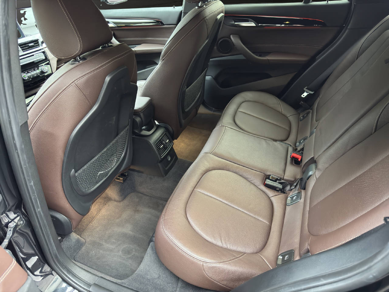 BMW X1 20i xDrive SAG-image-6