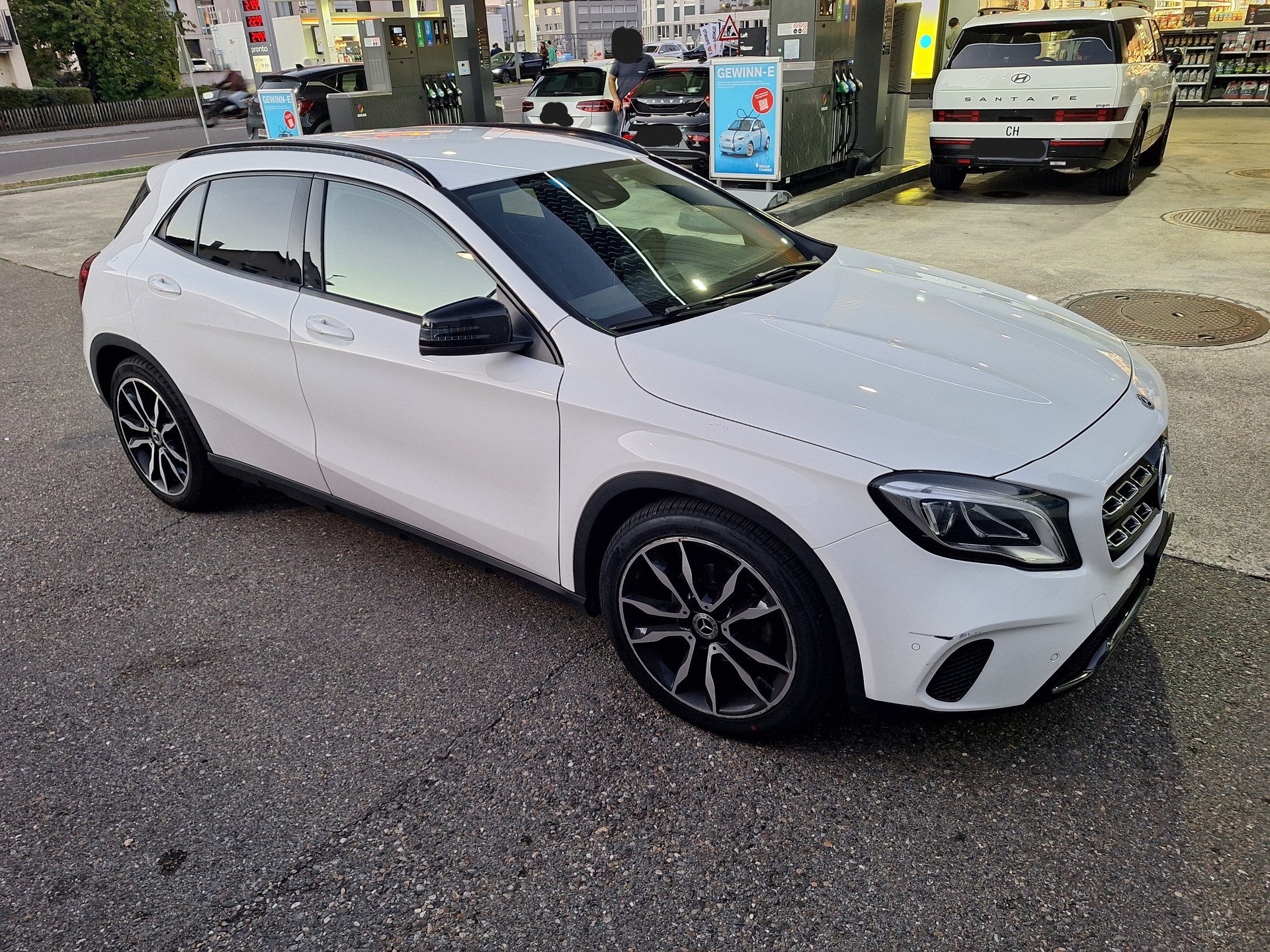 MERCEDES-BENZ GLA 200-image-0