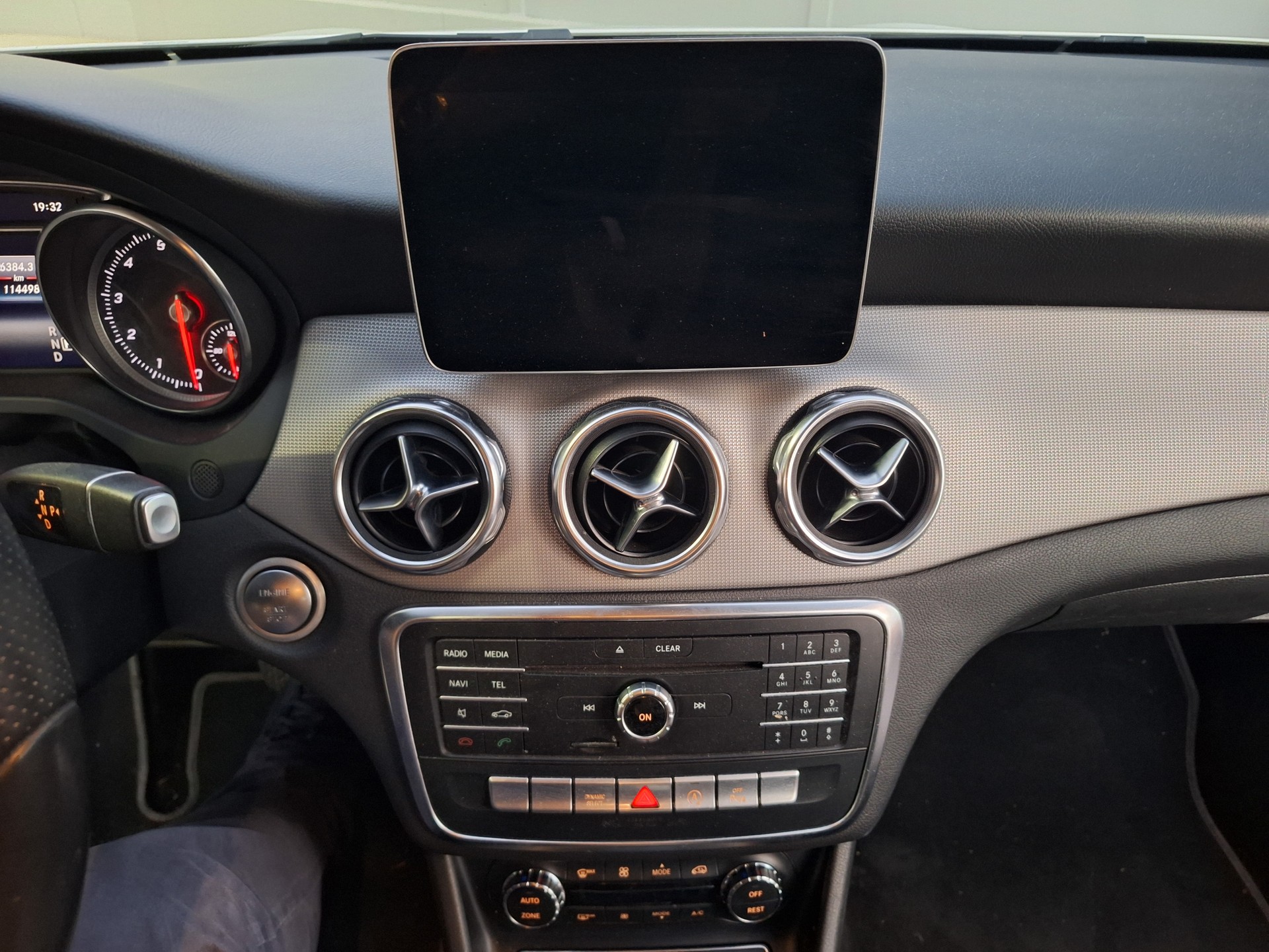MERCEDES-BENZ GLA 200-image-4