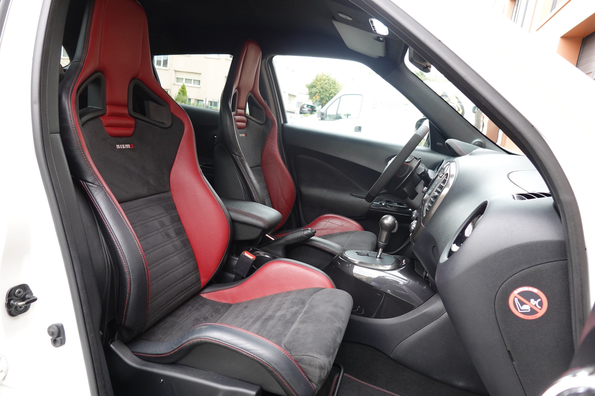 NISSAN Juke 1.6 DIG-T Nismo RS 4x4 "* CH Auto * Sièges Recaro * Black Edition * Interieur Alcantara * Tempomat *"-image-23