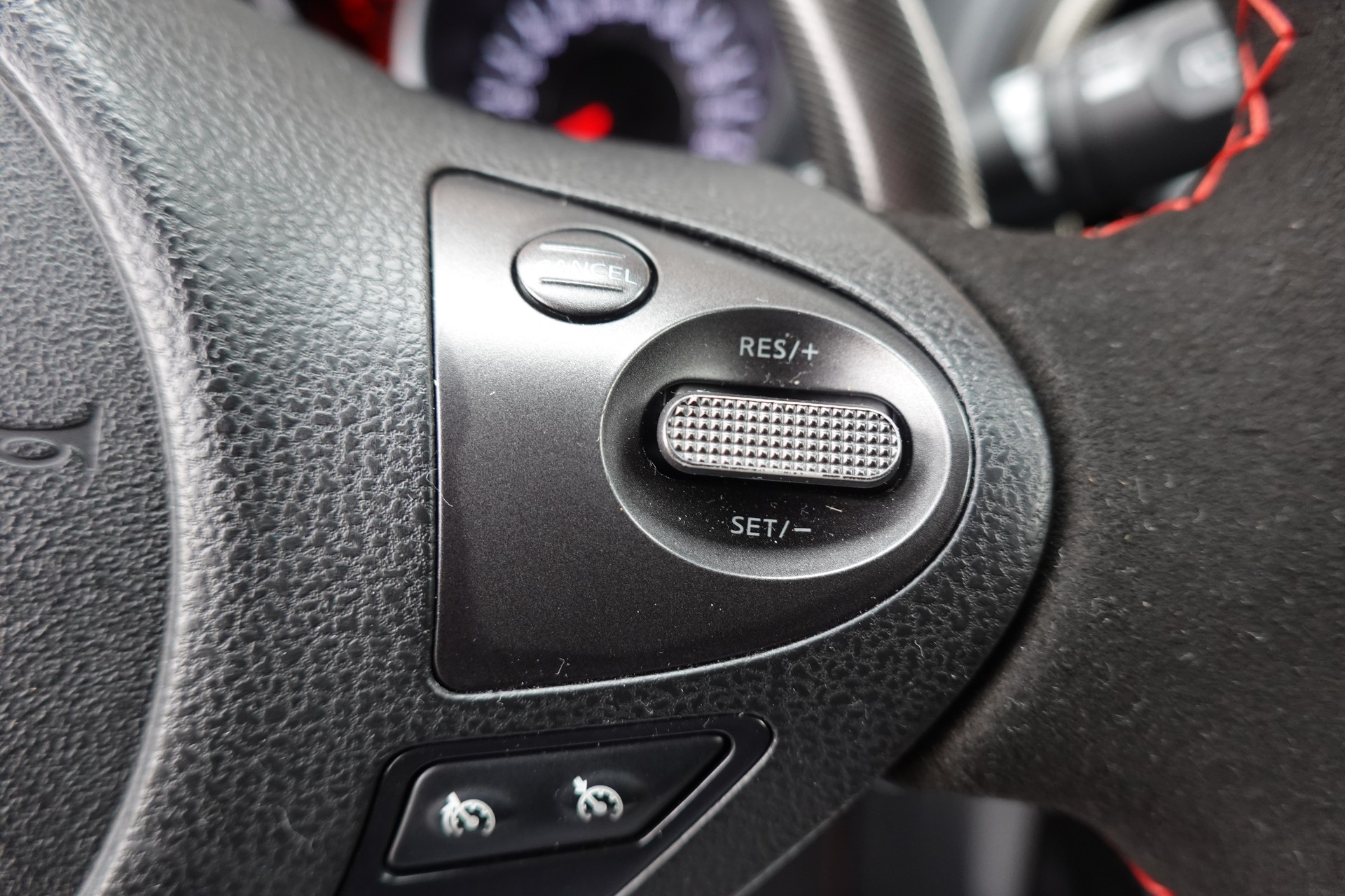 NISSAN Juke 1.6 DIG-T Nismo RS 4x4 "* CH Auto * Sièges Recaro * Black Edition * Interieur Alcantara * Tempomat *"-image-14