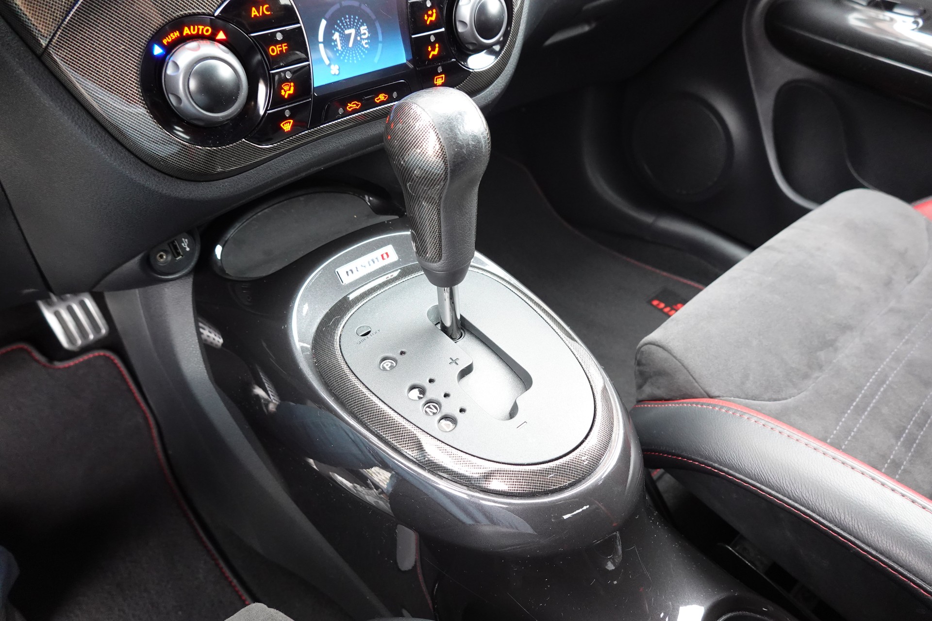 NISSAN Juke 1.6 DIG-T Nismo RS 4x4 "* CH Auto * Sièges Recaro * Black Edition * Interieur Alcantara * Tempomat *"-image-21