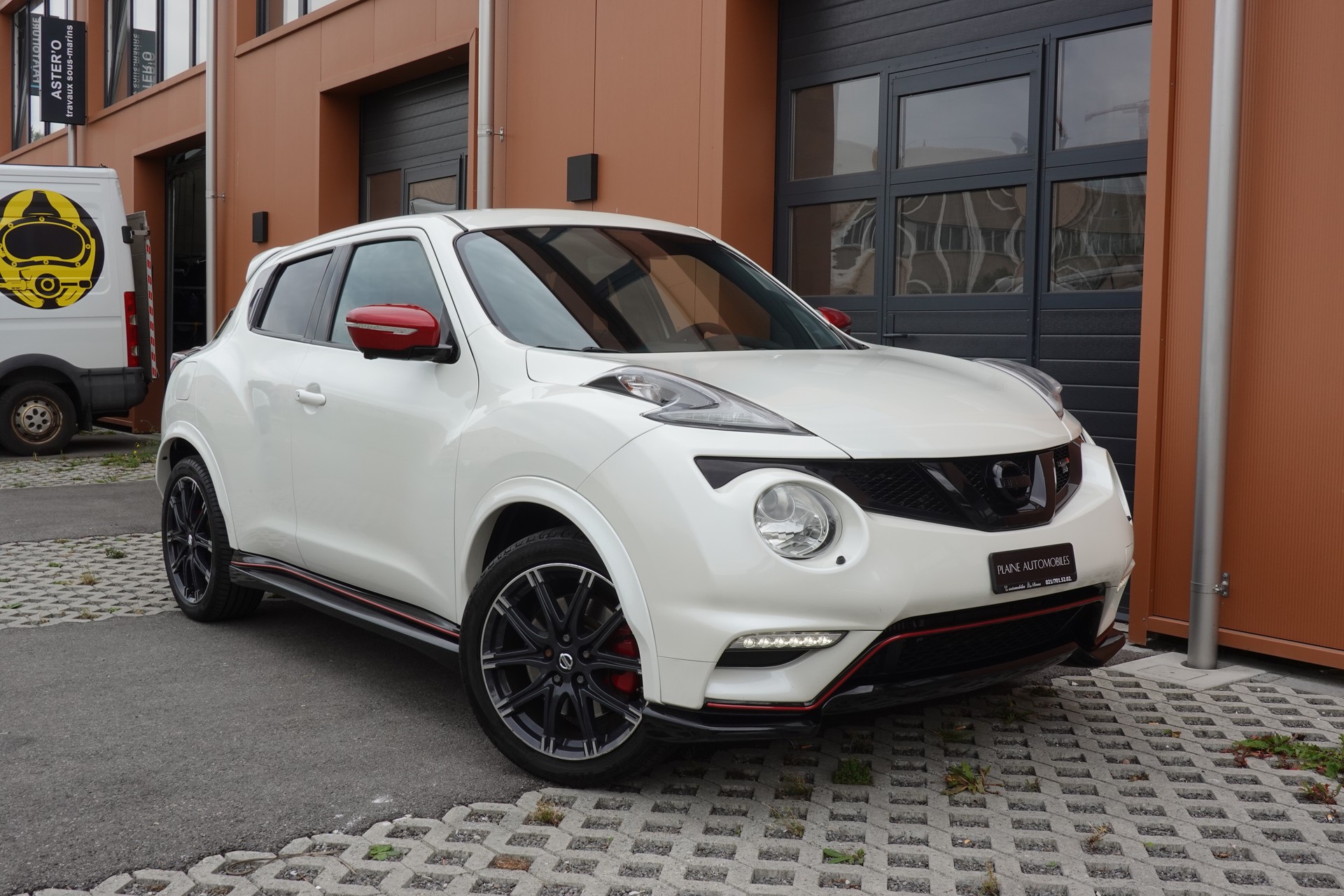 NISSAN Juke 1.6 DIG-T Nismo RS 4x4 "* CH Auto * Sièges Recaro * Black Edition * Interieur Alcantara * Tempomat *"-image-5