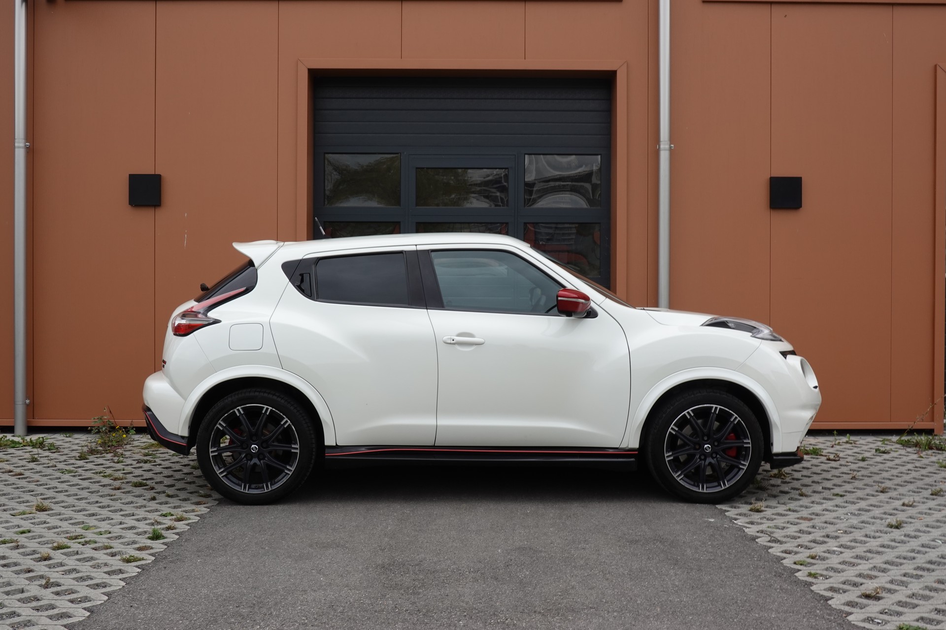NISSAN Juke 1.6 DIG-T Nismo RS 4x4 "* CH Auto * Sièges Recaro * Black Edition * Interieur Alcantara * Tempomat *"-image-3
