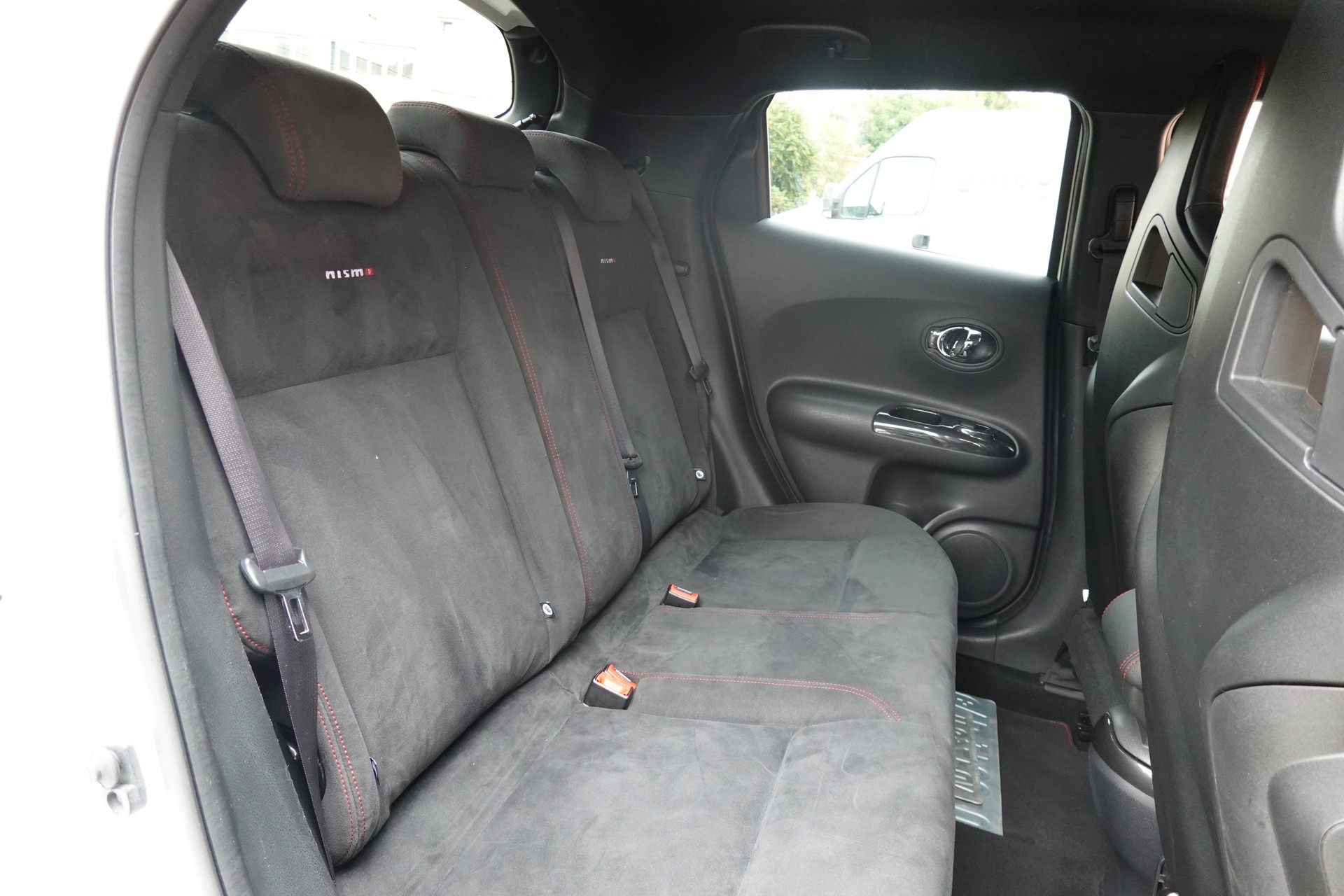 NISSAN Juke 1.6 DIG-T Nismo RS 4x4 "* CH Auto * Sièges Recaro * Black Edition * Interieur Alcantara * Tempomat *"-image-24