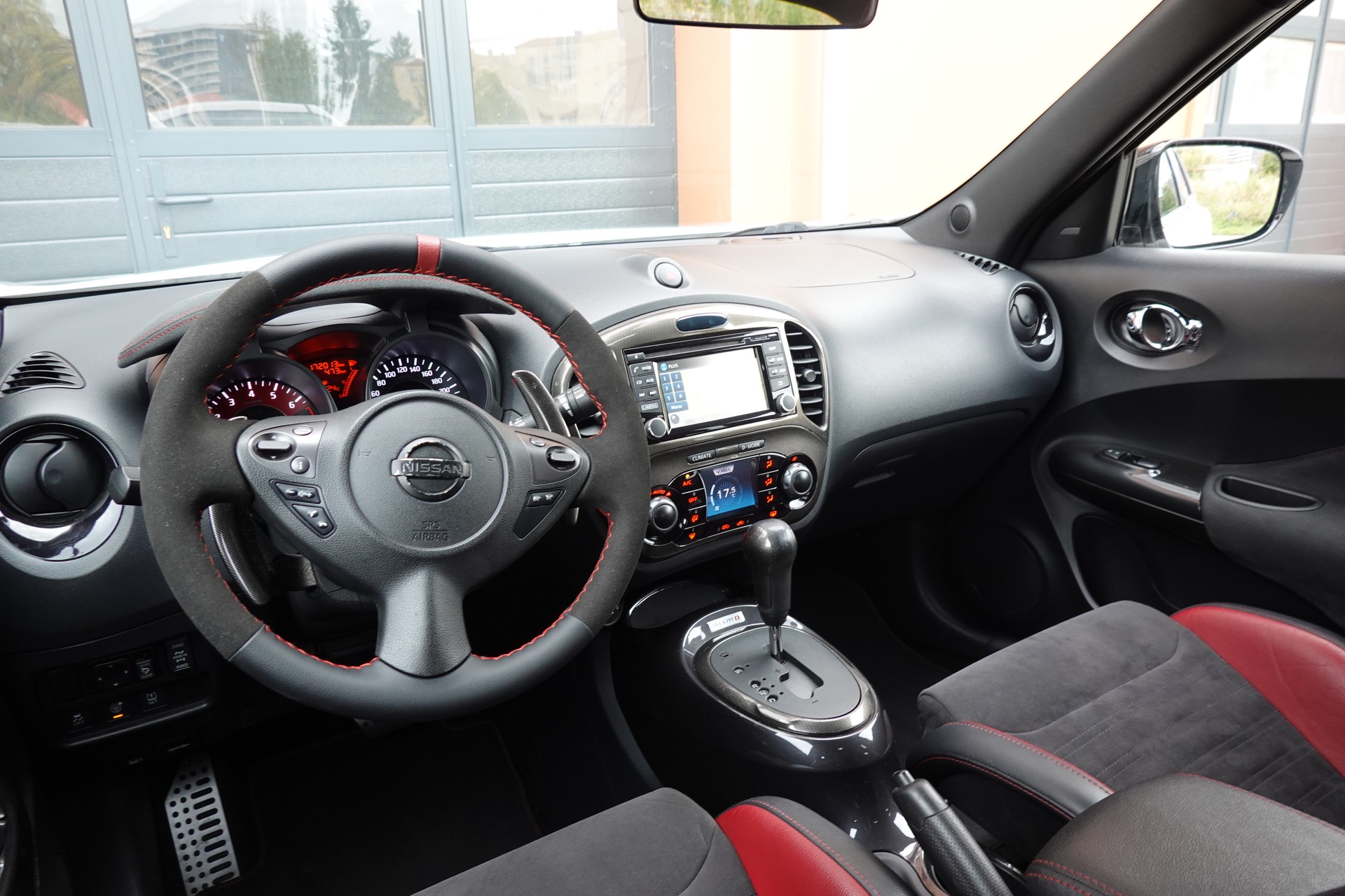 NISSAN Juke 1.6 DIG-T Nismo RS 4x4 "* CH Auto * Sièges Recaro * Black Edition * Interieur Alcantara * Tempomat *"-image-13