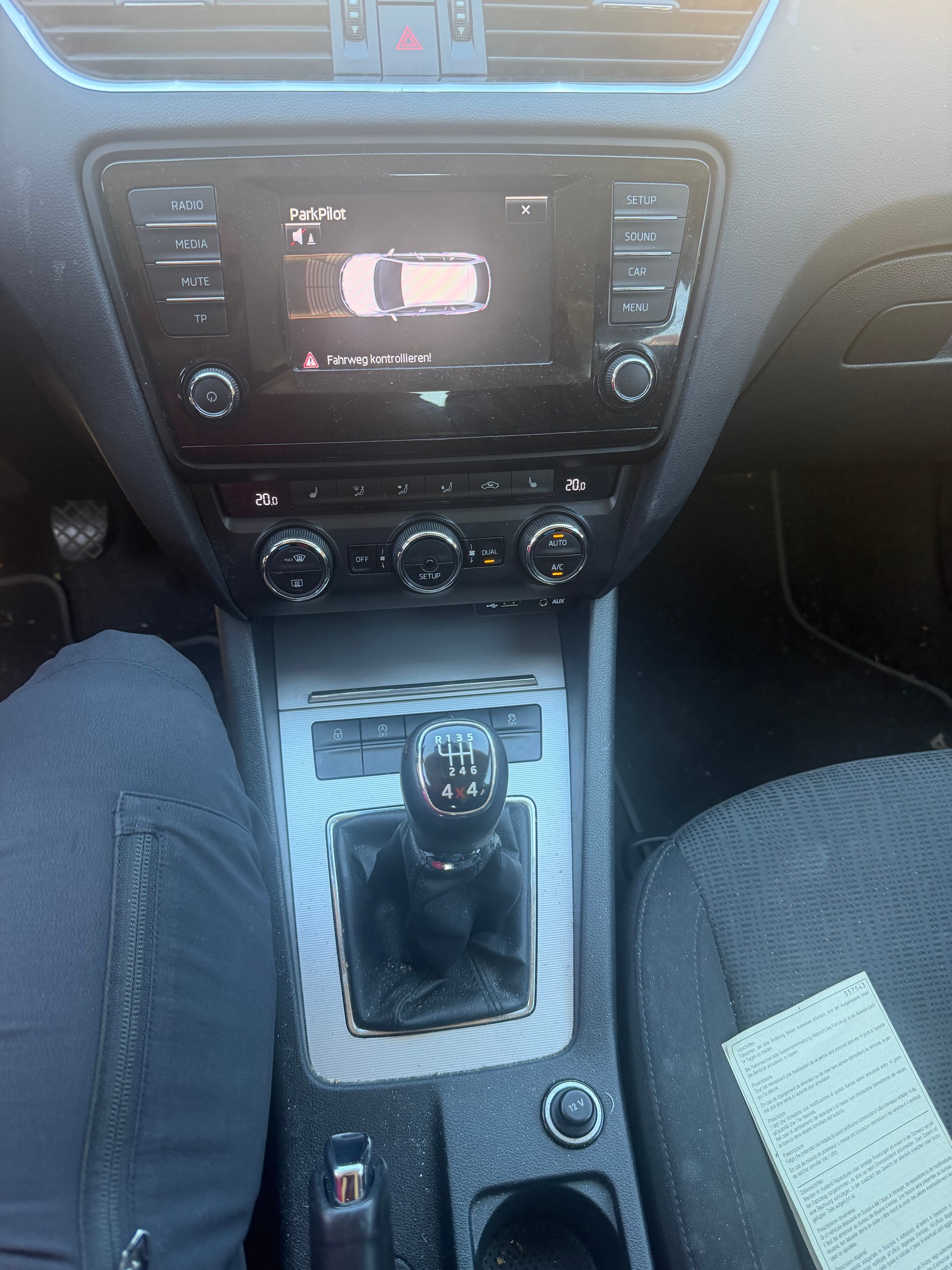 SKODA Octavia Combi 2.0 TDI Ambition 4x4-image-5
