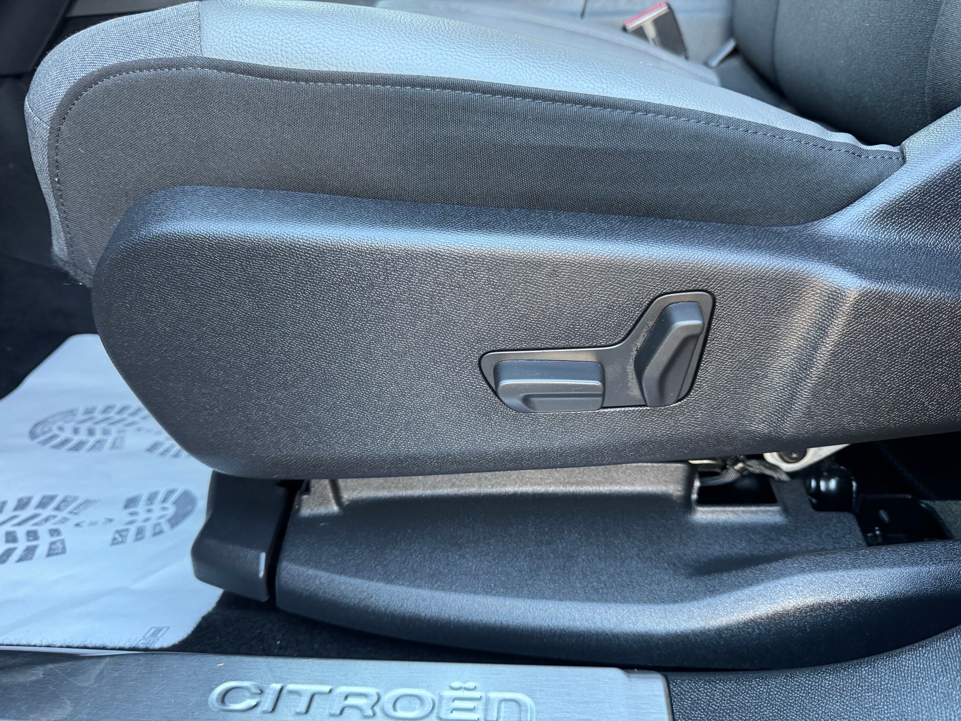 CITROEN C5 Aircross 1.6 PHEV Shine-image-16