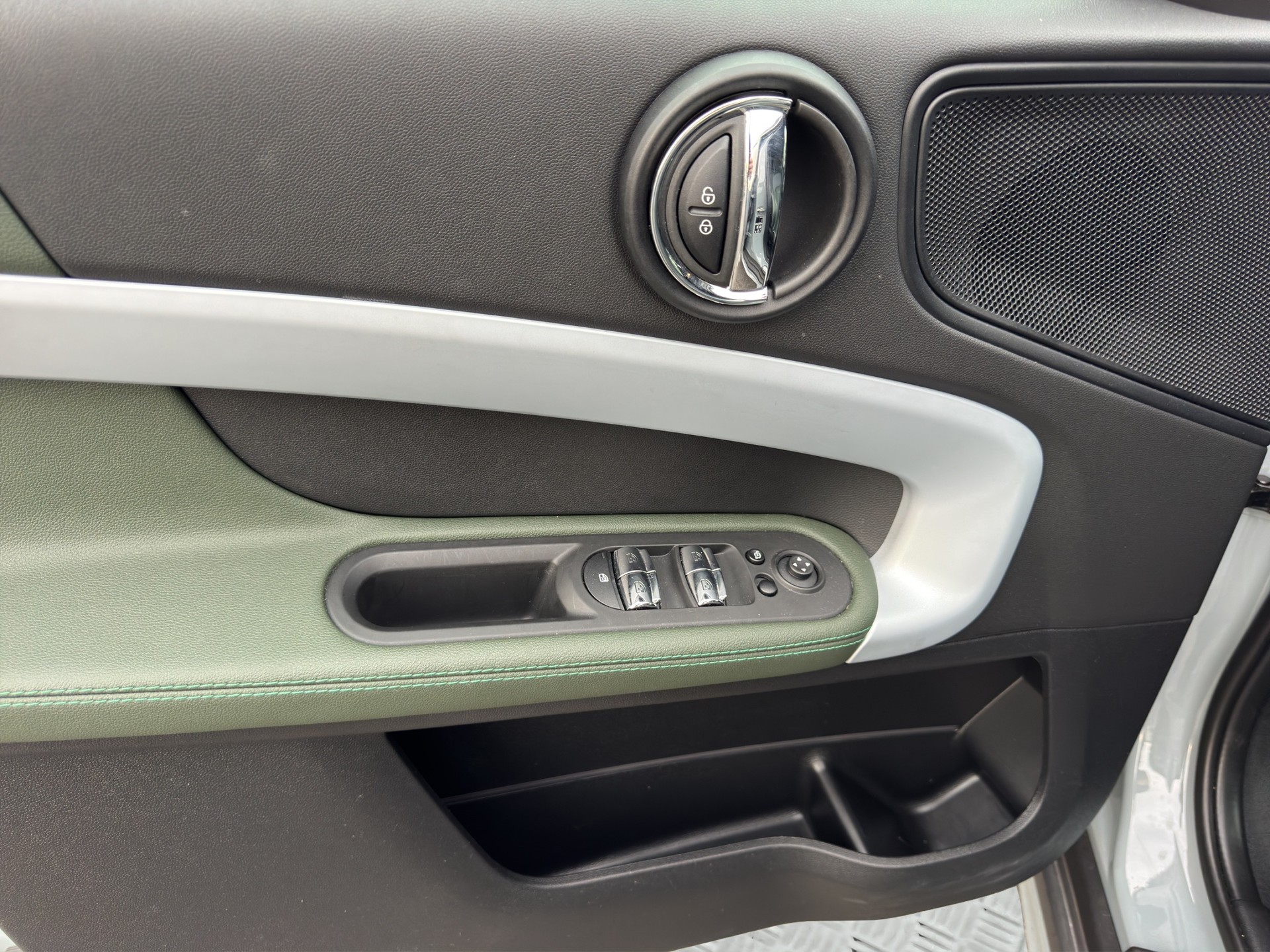 MINI Countryman Cooper Untamed Edition ALL4 Steptronic-image-9