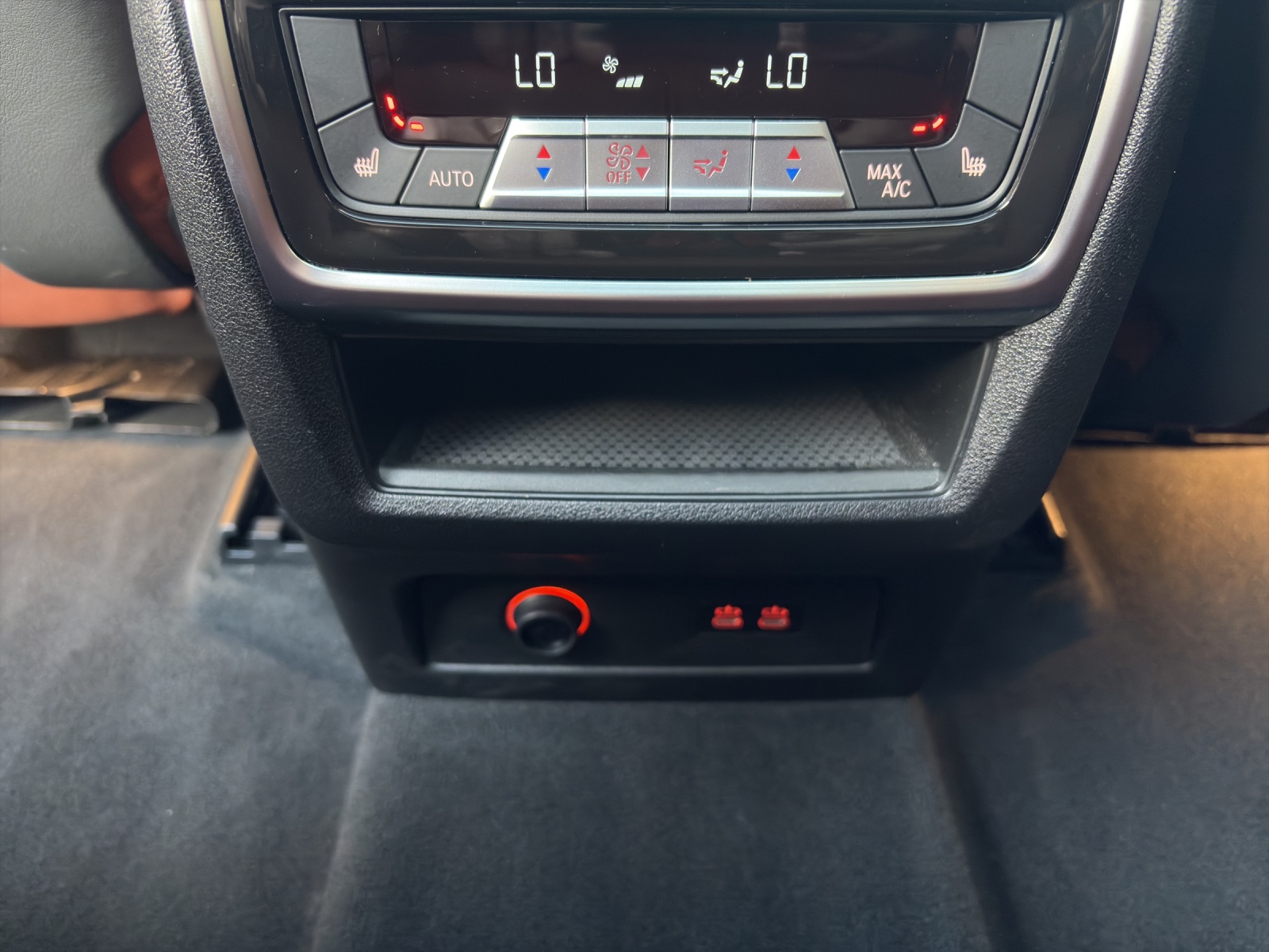 BMW X5 M60i xDrive-image-16